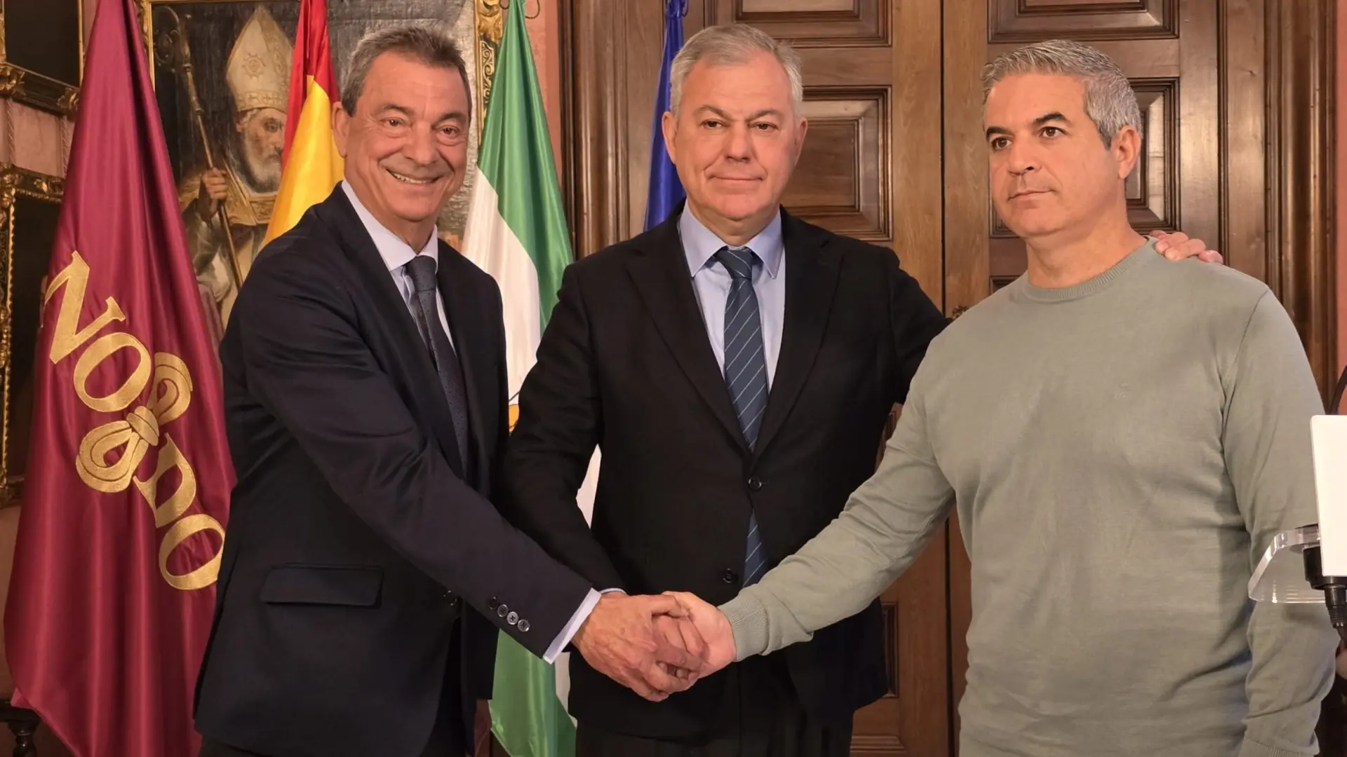 
         Sevilla firma la paz con los limpiadores de los colegios poniendo fin al conflicto por la privatización del servicio 
    