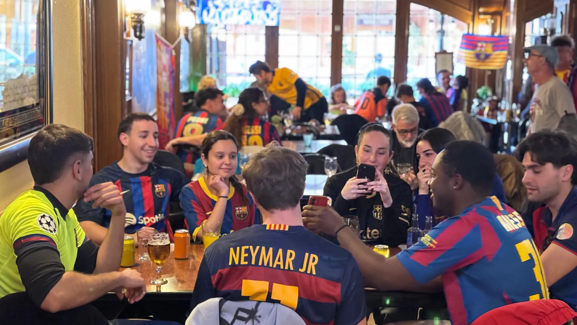 
         Cataluña: donde el fútbol late en cada rincón 
    