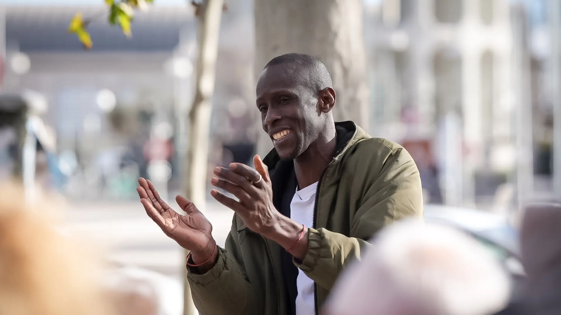 
         Quién es Serigne Mbaye, el exdiputado de Podemos y activista antirracista que ha sido detenido este jueves 
    
