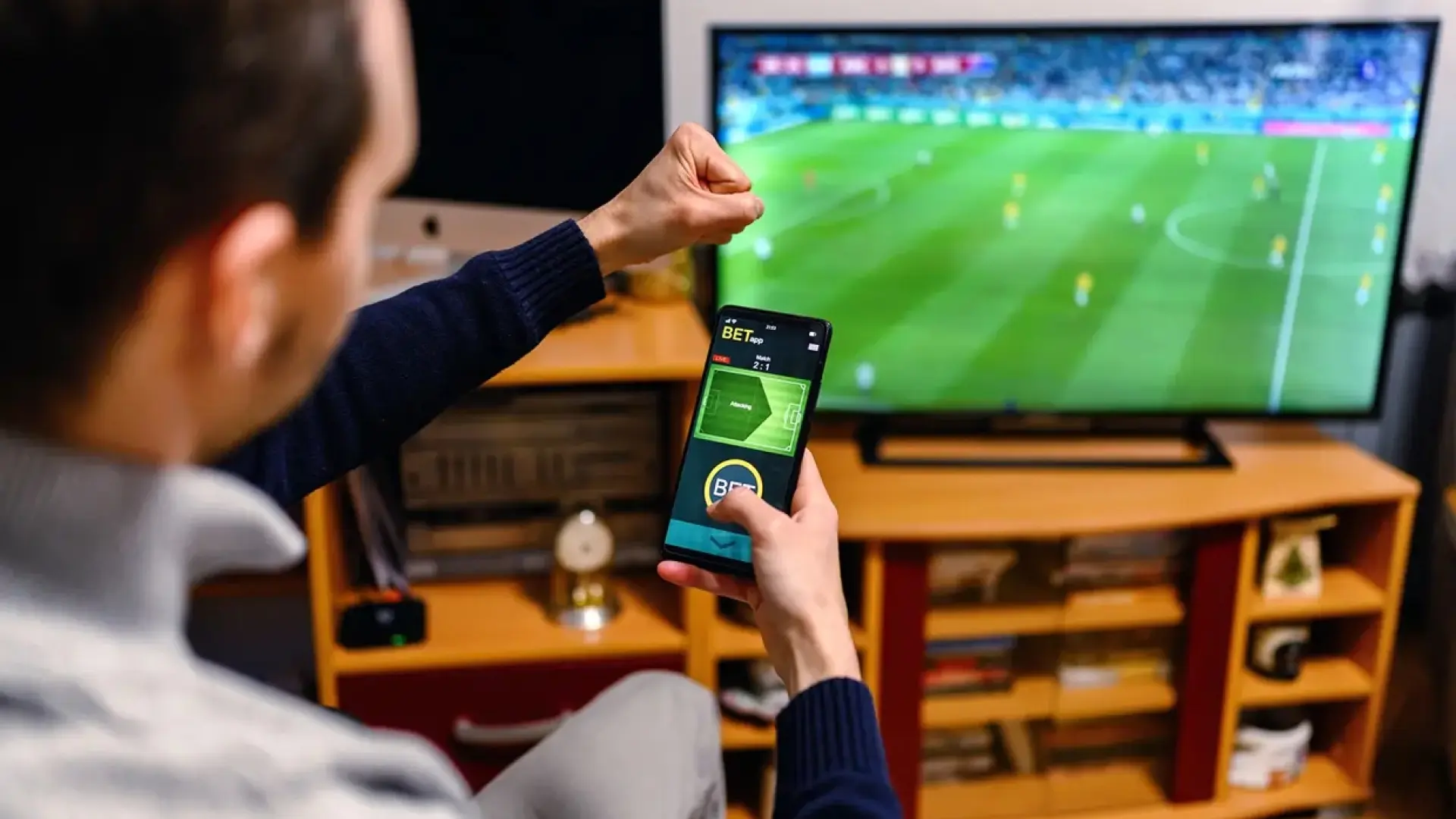 
         La emoción por el fútbol en España dispara las estafas online: estas son las más habituales 
    