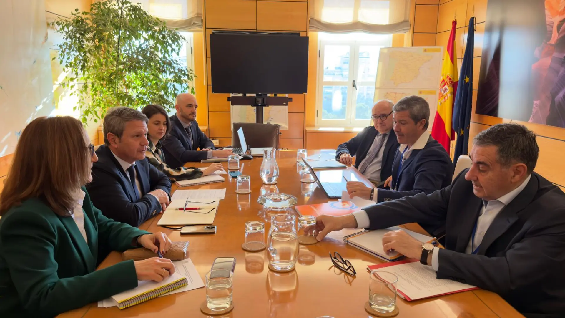 
         Puente retoma la negociación con los camioneros para estudiar ayudas extra al decreto y evitar paros durante Semana Santa 
    