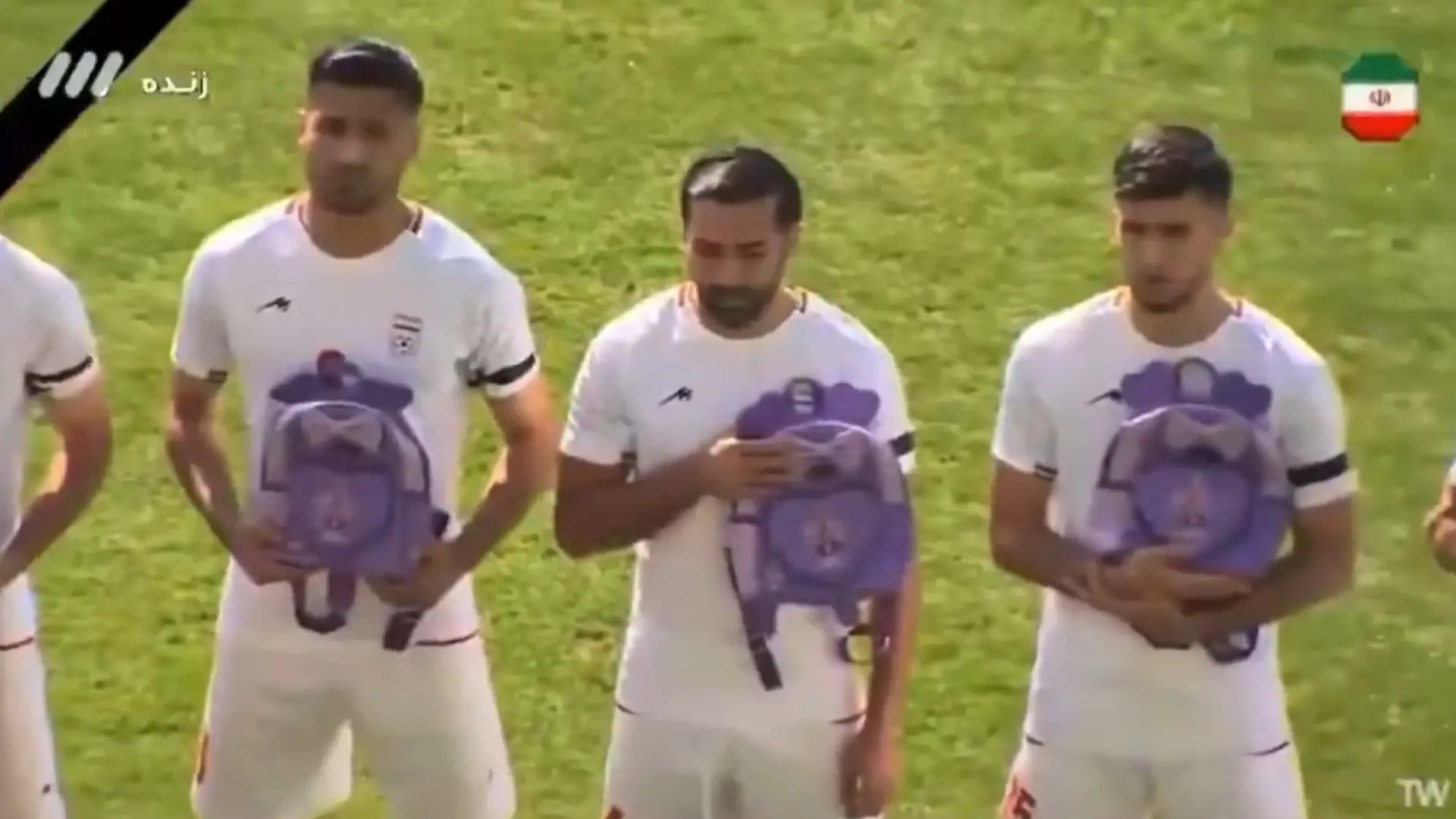 
         Sentido homenaje de la selección iraní a las niñas que murieron en el bombardeo a un colegio en Minab 
    