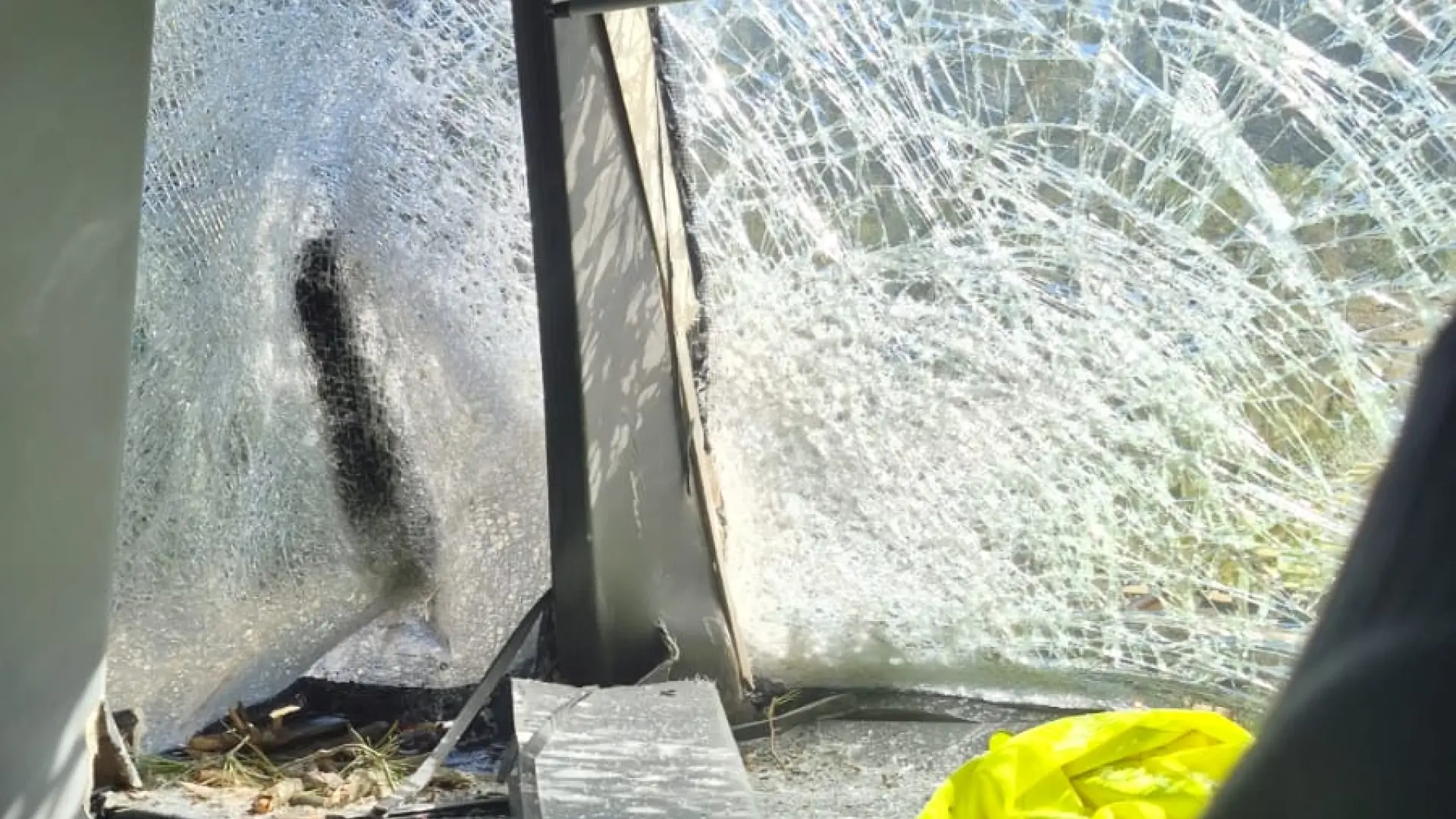 
         Un tren choca contra un árbol caído en las vías en Girona, provocando la evacuación de 150 pasajeros que no han resultado heridos 
    