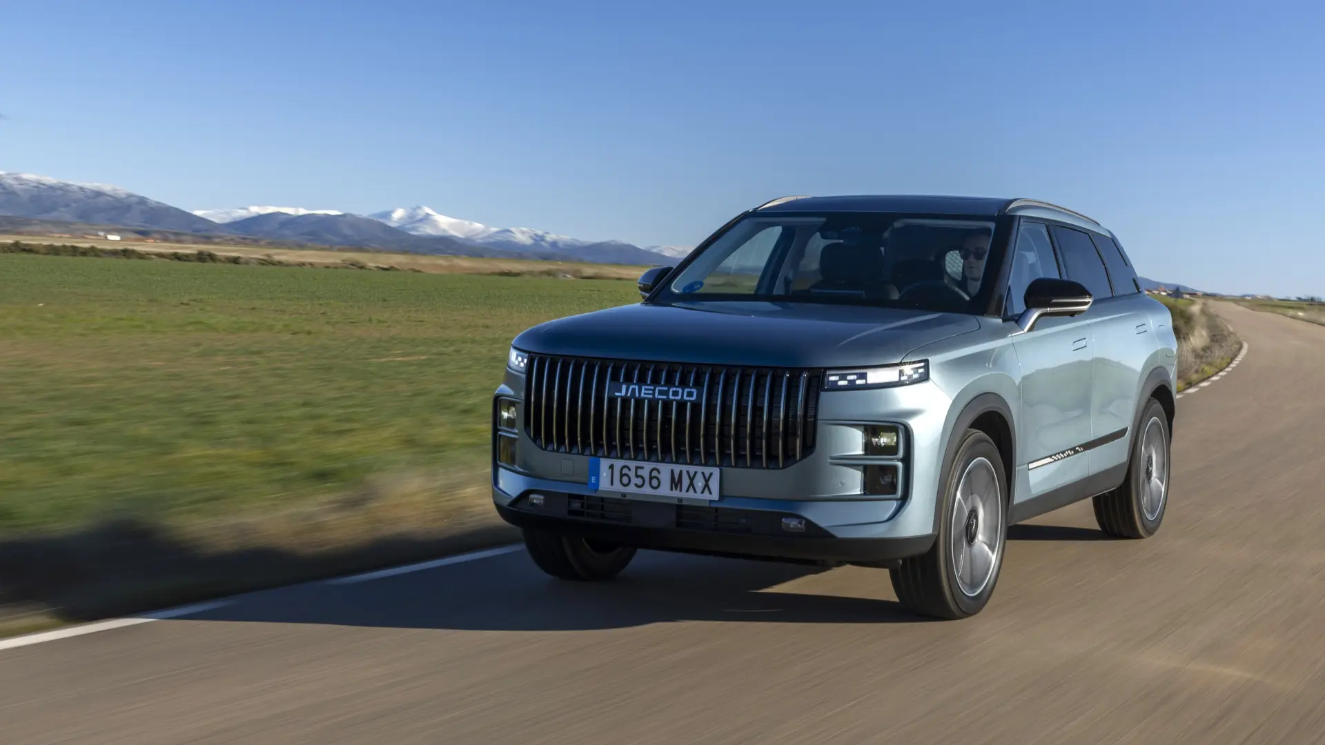 
         Descubre el coche híbrido enchufable perfecto para tus aventuras: 1.200 km de autonomía y su batería se recarga en 20 minutos 
    