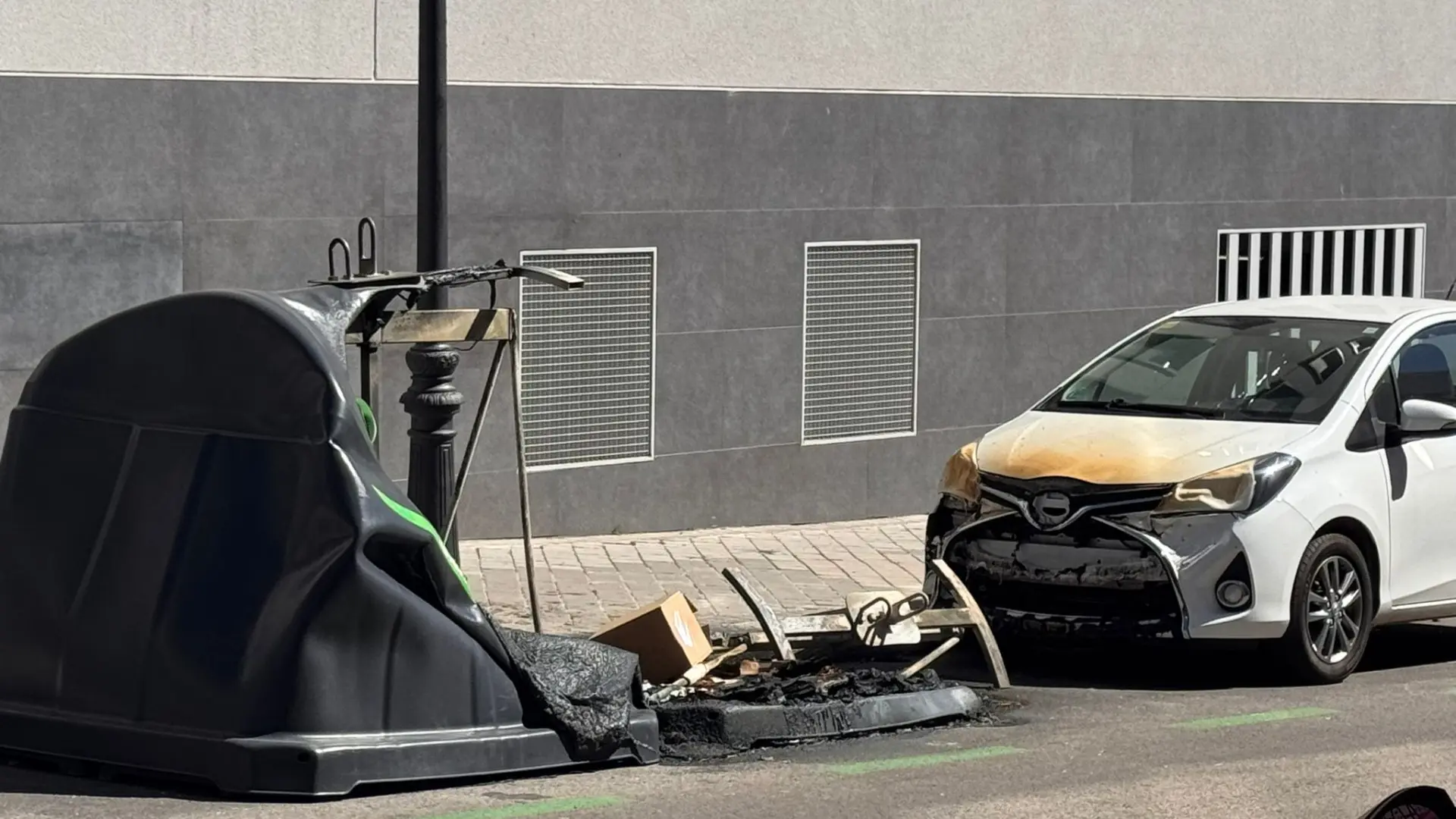 
         Detienen a un responsable de la quema continua de contenedores en el centro de Madrid 
    