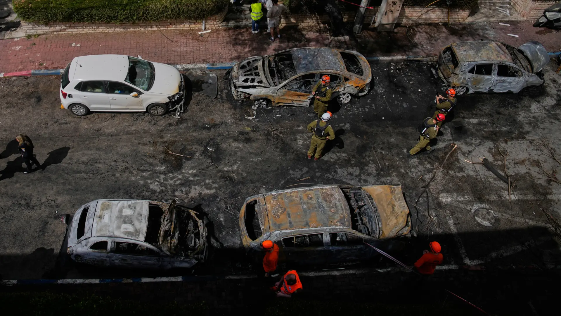 
         Guerra de EEUU e Irán, en directo | Irán responde a las palabras de Trump sobre la debilidad de sus capacidades militares con un nuevo ataque a Israel 
    