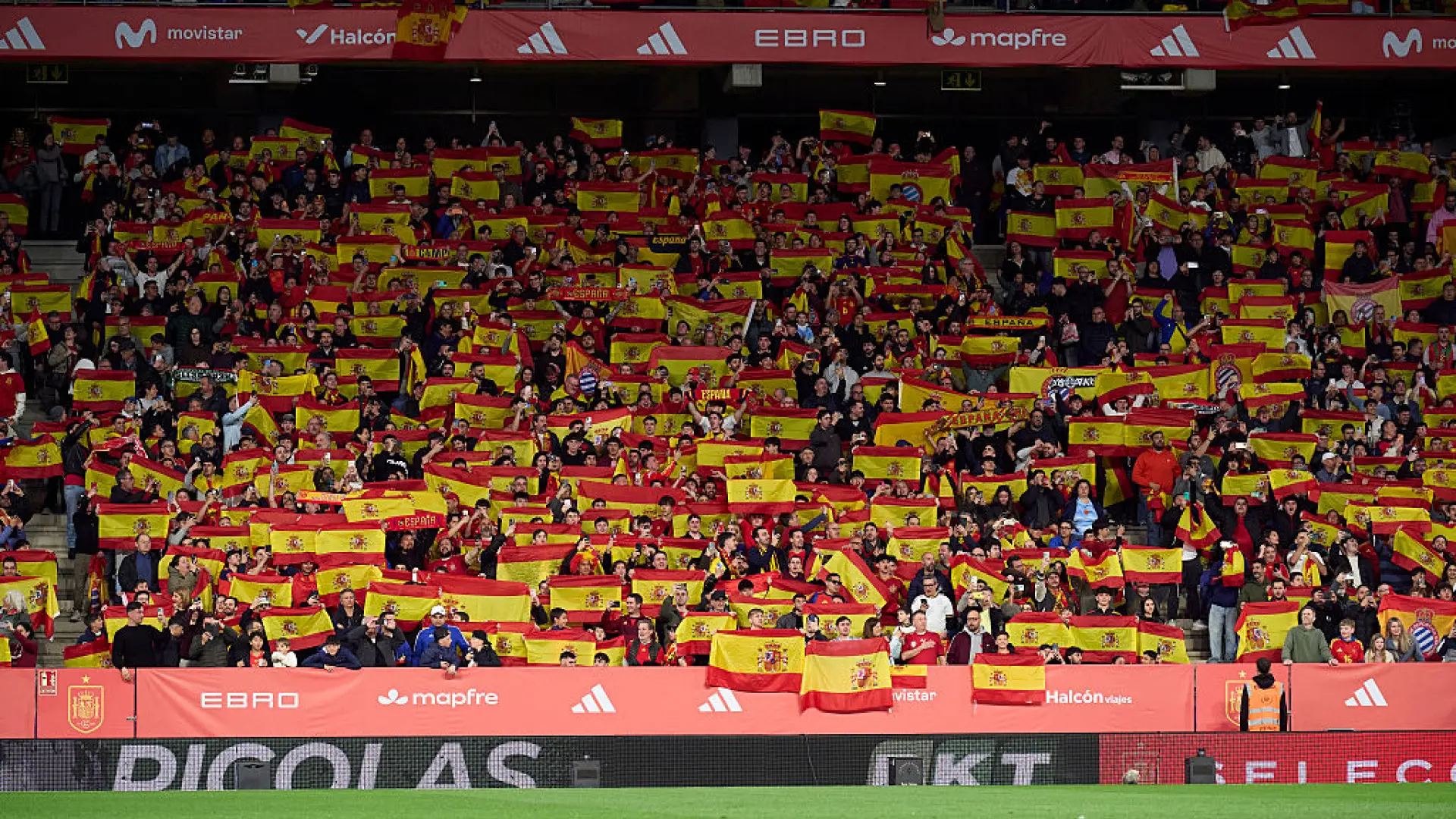 
         La norma de la FIFA lo deja claro: la sanción a la que se expone la RFEF por el "musulmán el que no bote" 
    