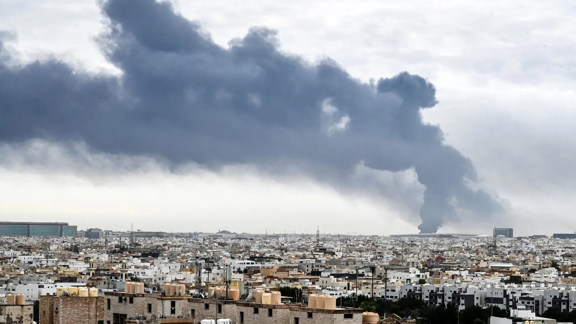 
         Kuwait acusa a Irán y "a sus aliados" de atacar posiciones de su Guardia Nacional en plena tregua 
    