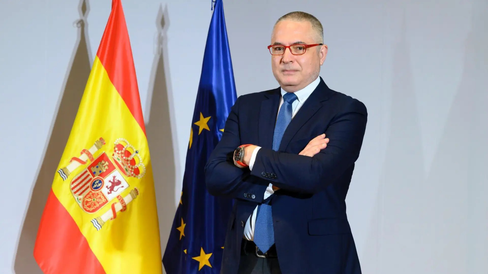 
         "Hay decenas de miles de personas involucradas en que la misión Artemis II salga bien" 
    