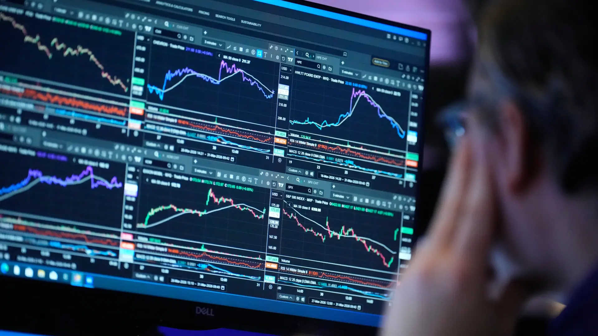 
         La guerra en Irán dinamita la entrada de dinero a los fondos de inversión españoles y rompe una racha de 64 meses 
    