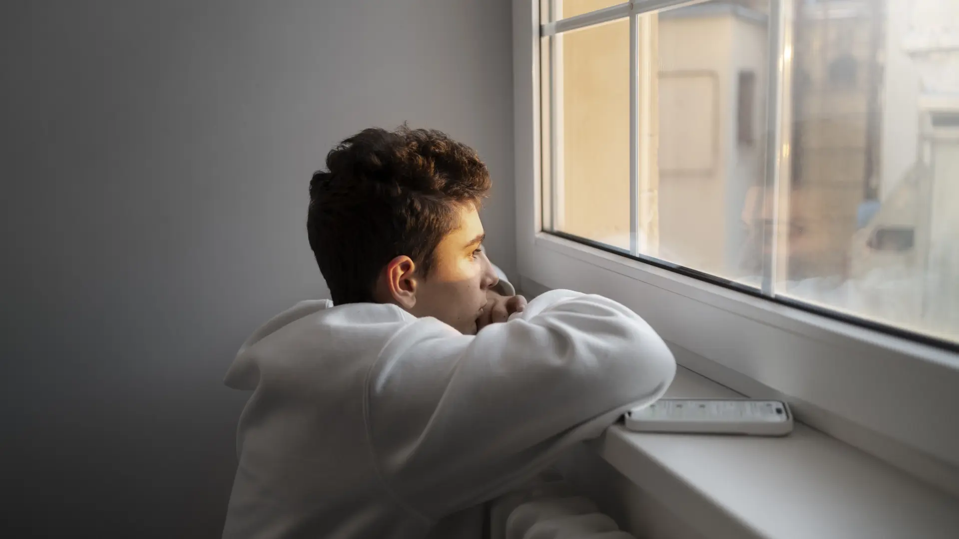 
         Dejar el trabajo para acoger a un menor "de especial dificultad": más de 400 niños viven en acogimiento especializado en España 
    