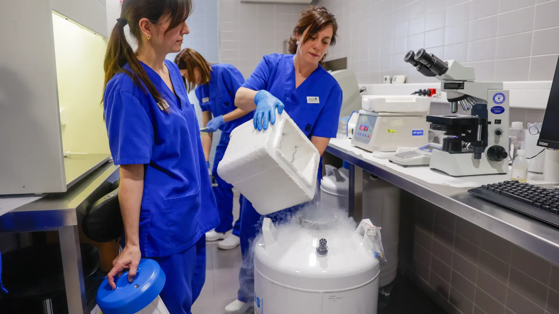 
         Donar semen, un gesto pagado y demandado: "Los niños que yo he engendrado ayudan a cumplir el deseo de ser padre" 
    