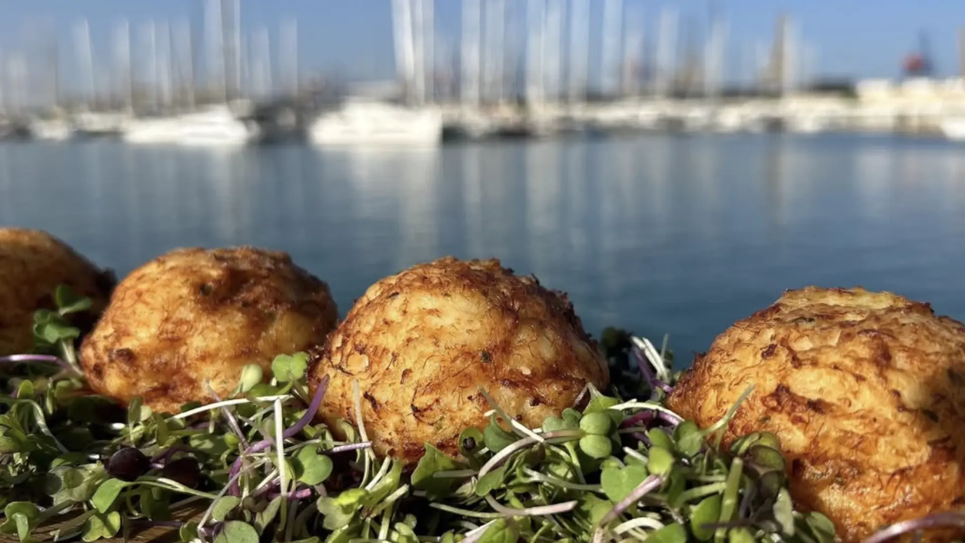
         El restaurante de Valencia situado en primera línea de playa que recomienda la Guía Repsol: "Solo por las vistas merece la pena la reserva" 
    