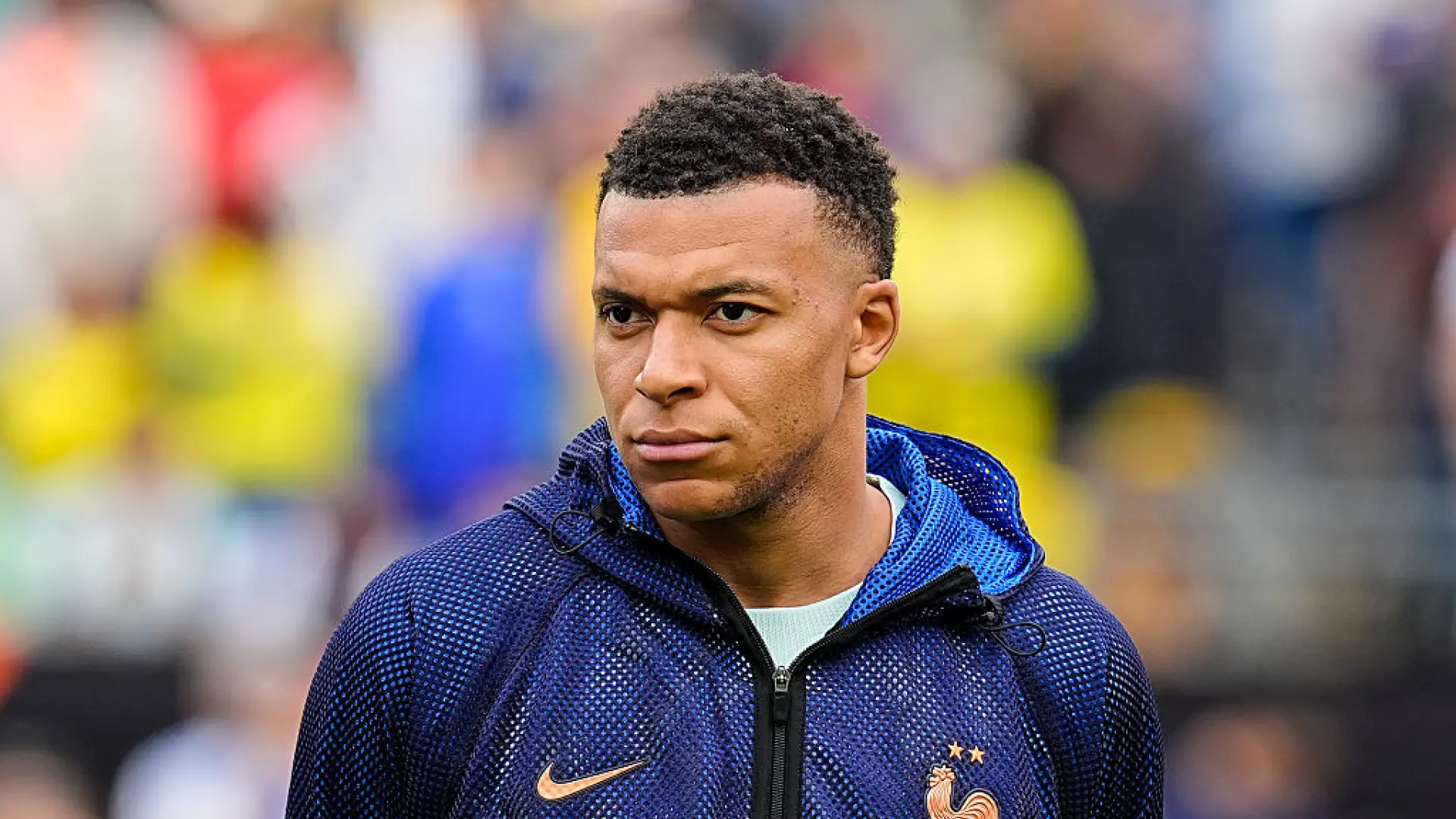 
         Mbappé desvela su peor momento como futbolista: "Me llamaron mono y era un muerto viviente" 
    