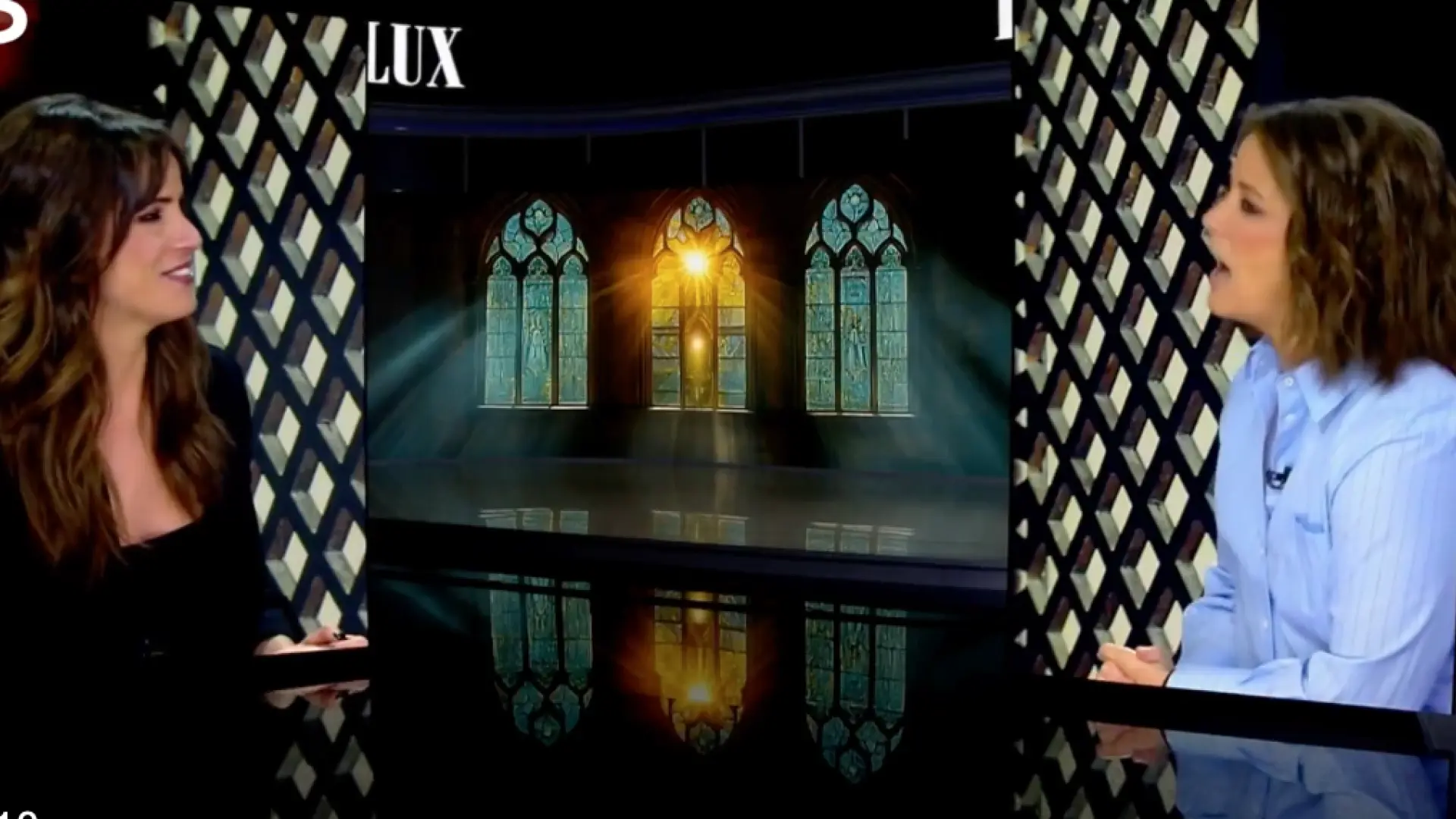 
         El divertido momento de María Casado en 'Informativos Telecinco' en homenaje al concierto de Rosalía 
    