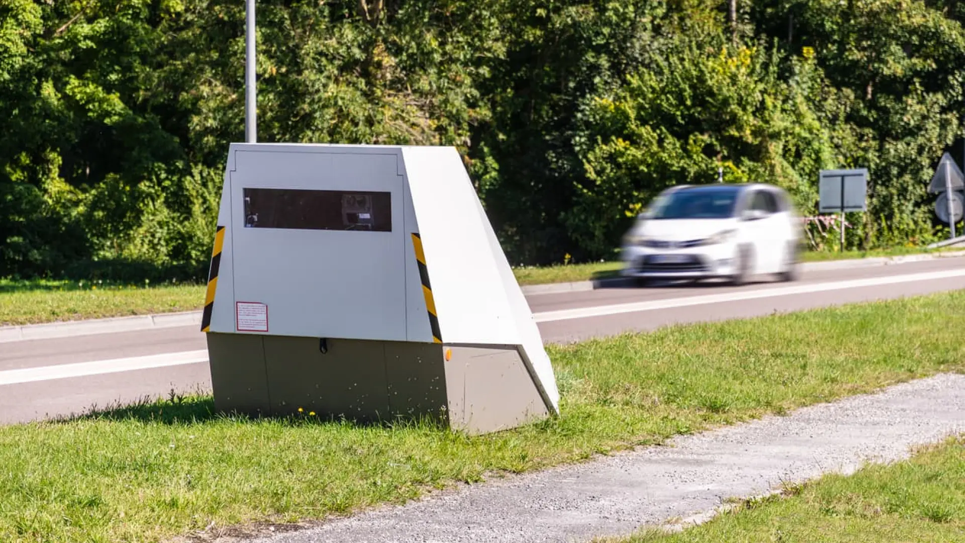 
         Los radares antifrenazo de la DGT: multa de hasta 600 euros y pérdida de seis puntos 
    