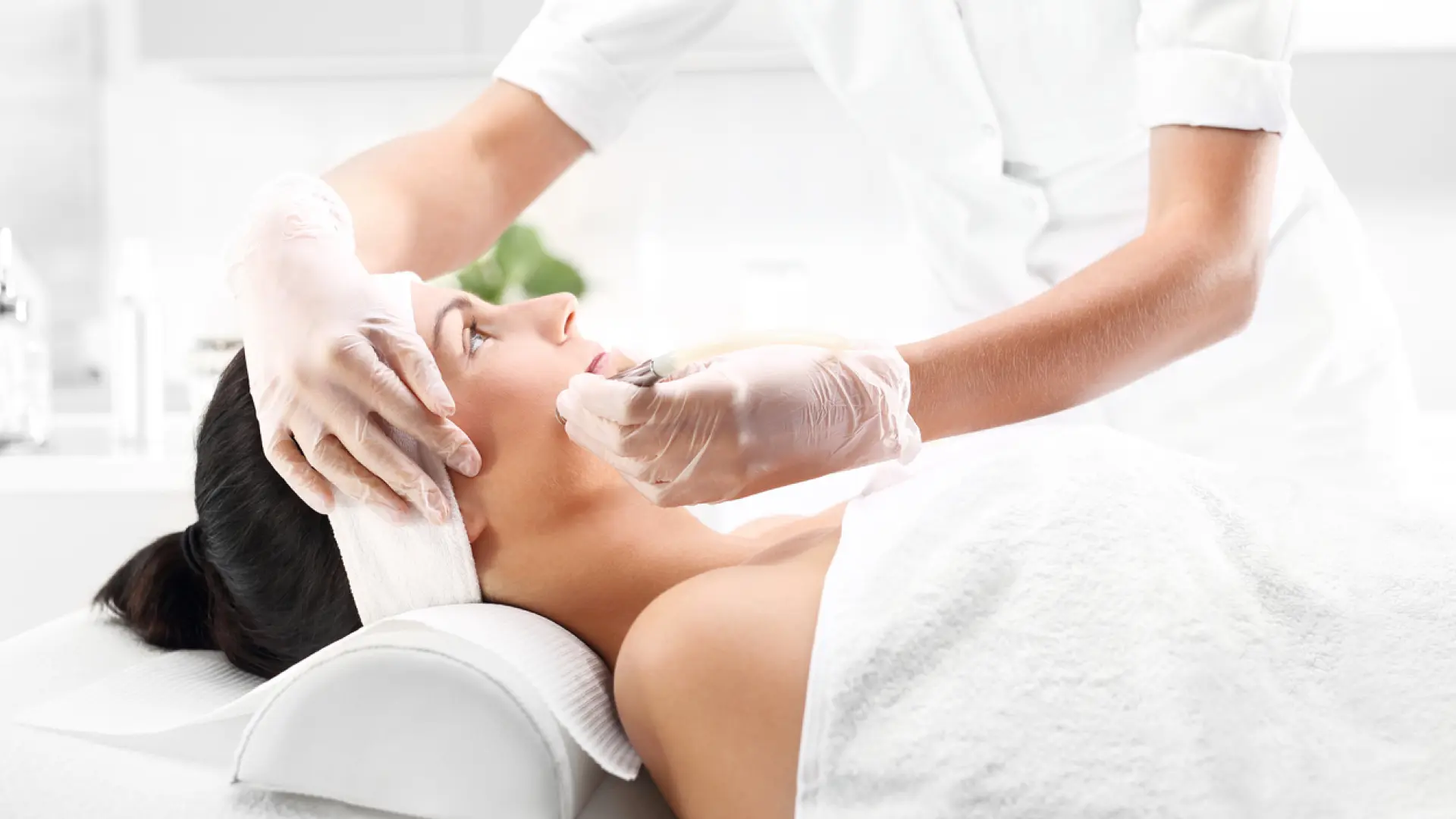 
         Las cinco cosas que una experta en dermoestética nunca haría: "Pagas por criterio, no solo por producto" 
    