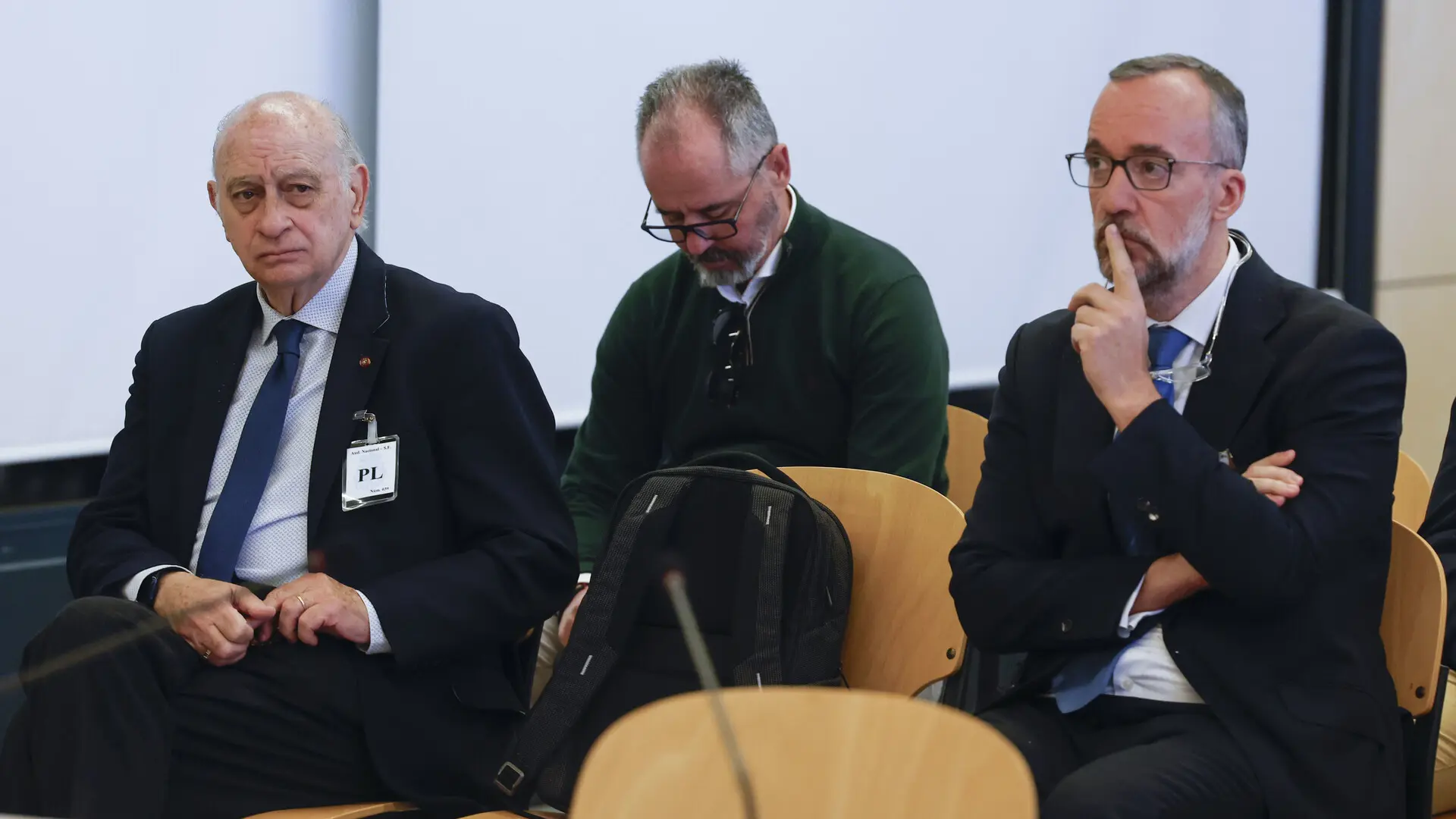 
         La Fiscalía rechaza suspender el juicio de la Kitchen para incluir la "conexión política" e imputar a Cospedal como pedía el PSOE 
    