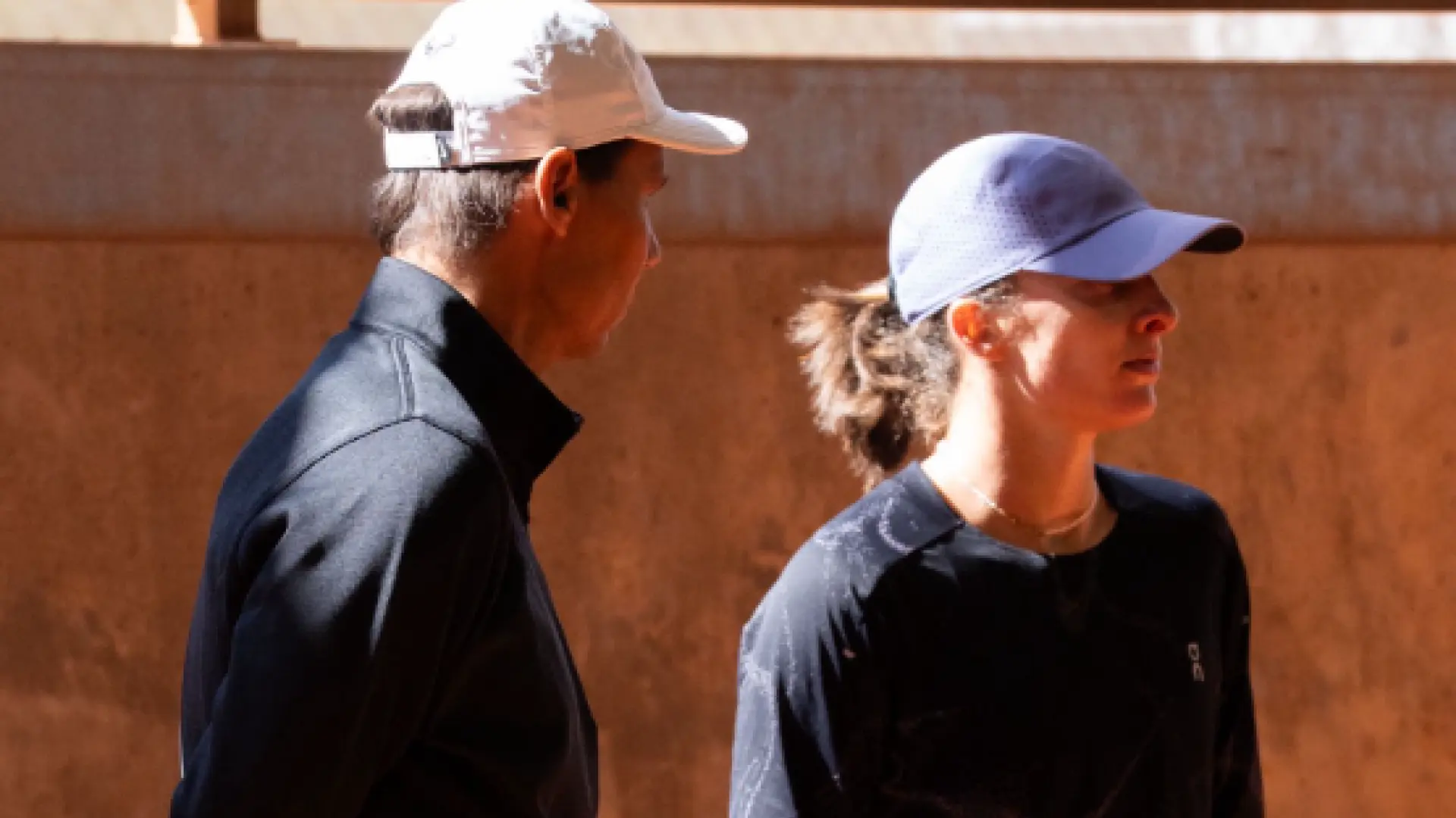 
         El entrenamiento de Rafa Nadal junto a Iga Swiatek en su academia: el balear le muestra su famosa derecha 
    