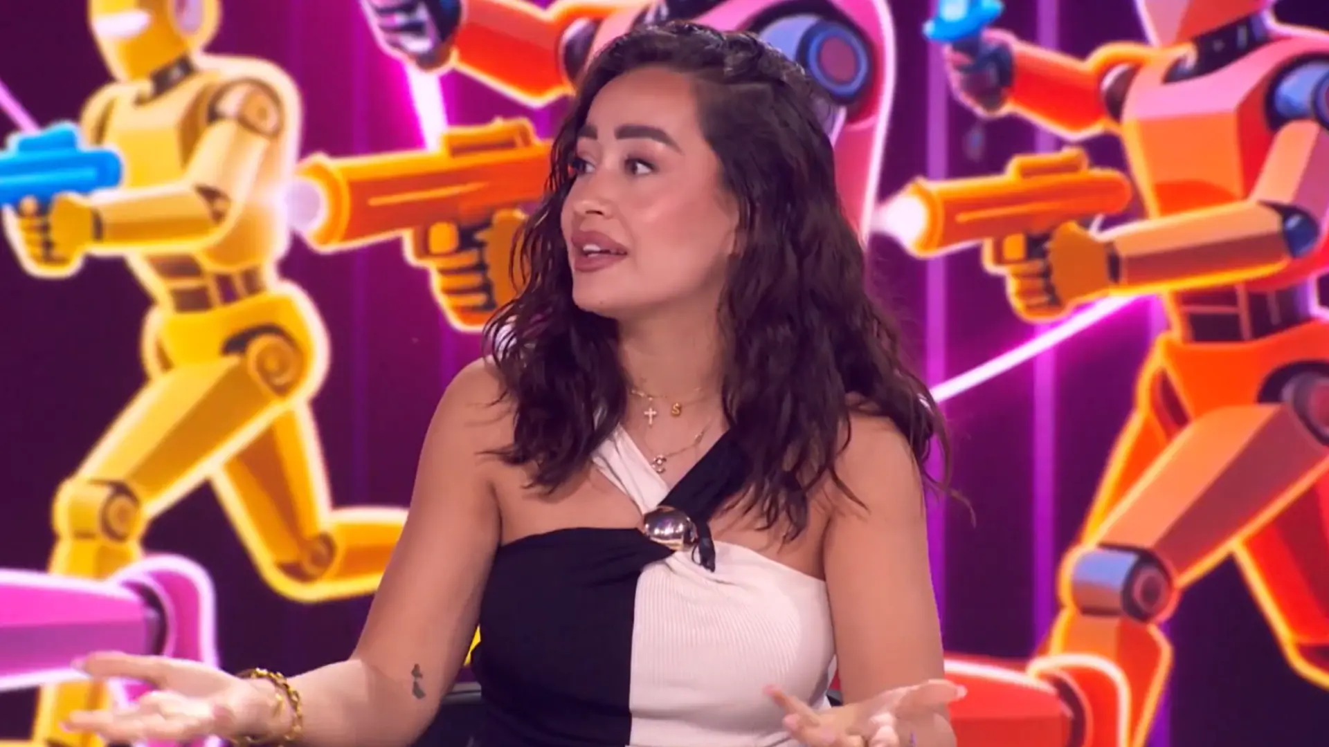 
         Marina Rivers estalla contra los usuarios que publican fotos de ella desnuda hechas con IA: "Mi padre lo pasa muy mal cuando lo ve" 
    