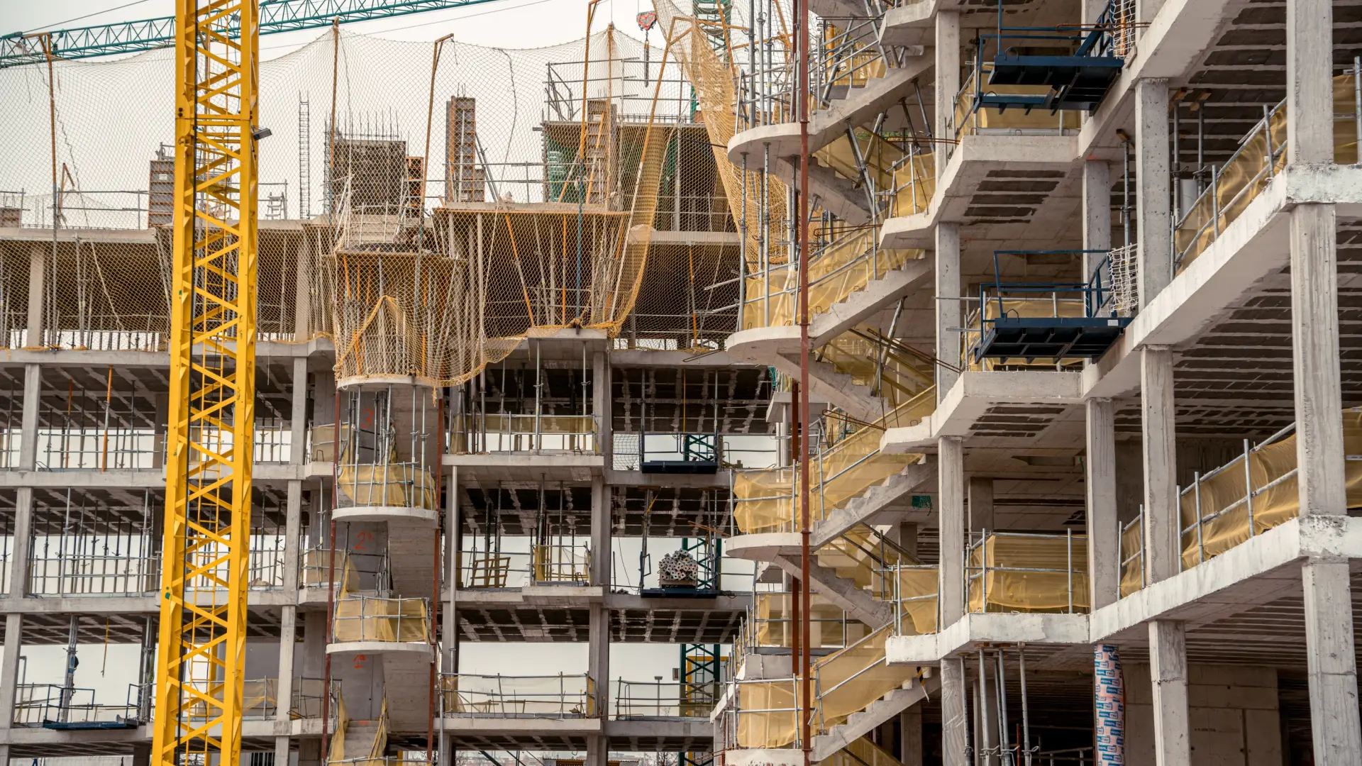 
         El PSOE-M rechaza la nueva ley del Suelo de Ayuso y pide aparcarla: "Es un deterioro en vivienda pública" 
    