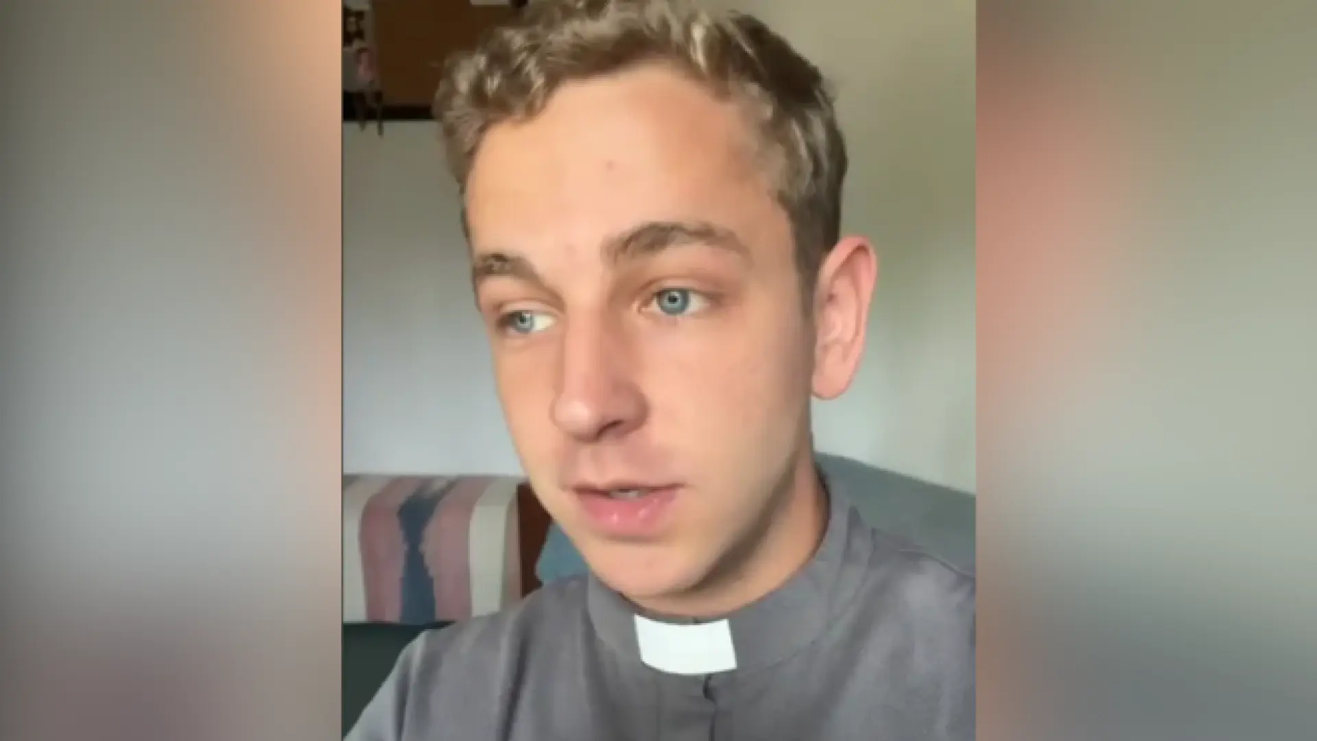 
         Intentan ligar con un cura después de sus palabras sobre el celibato: "¿Haces confesiones a domicilio?" 
    