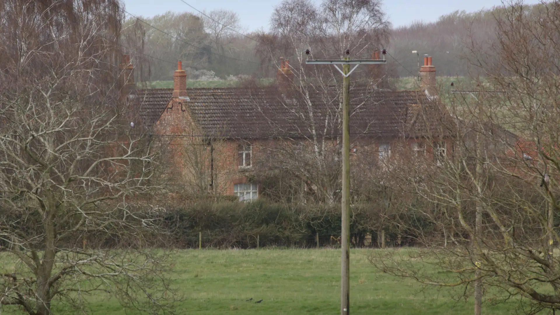 
         El expríncipe Andrés se muda a su casa definitiva en completa soledad 
    