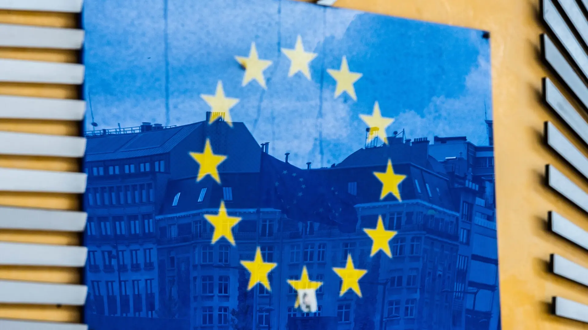 
         El Gobierno mantendrá la rebaja del IVA a los carburantes pese al aviso de Bruselas 
    