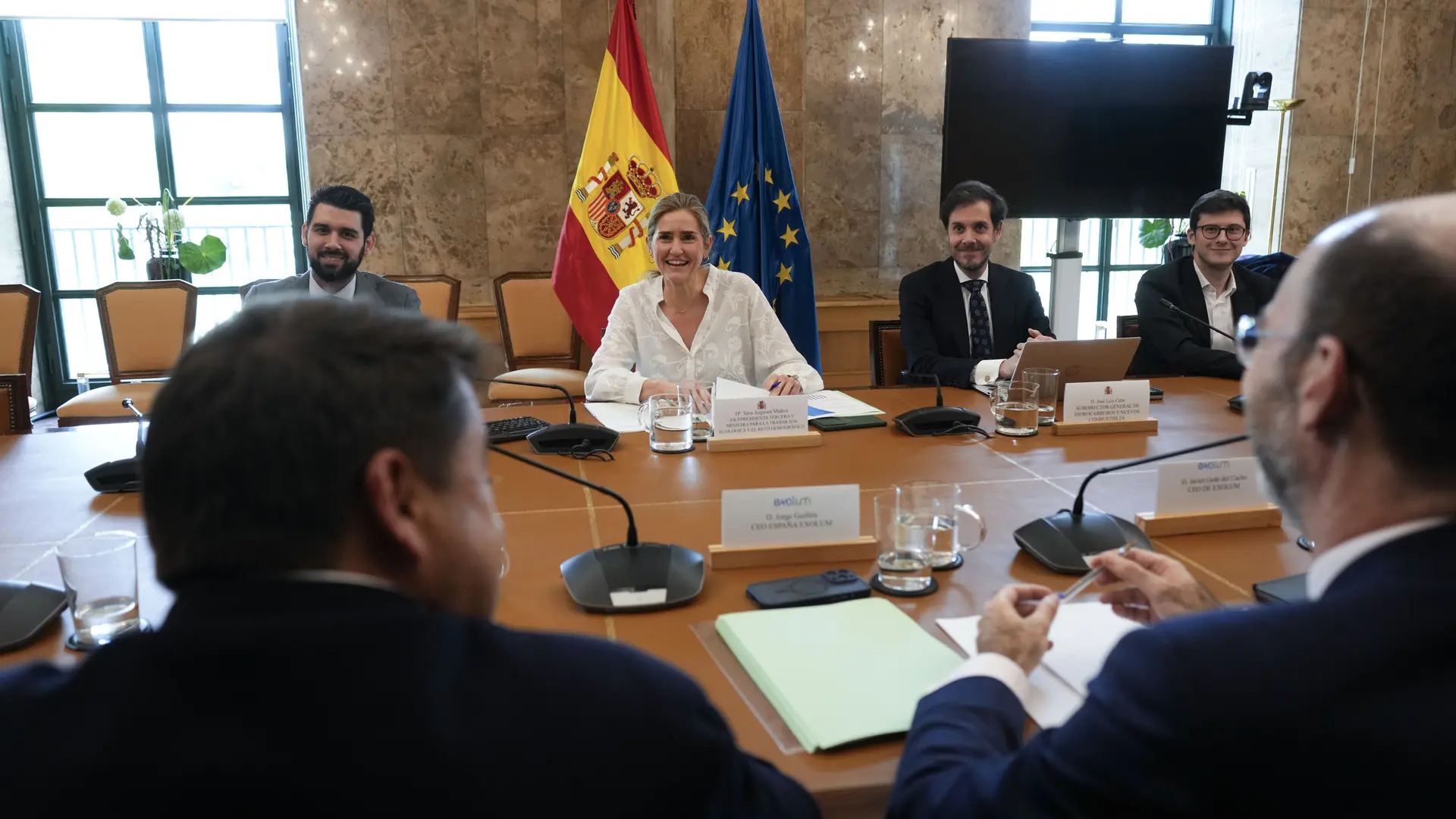 
         Aagesen espera que el alto el fuego en Irán lleve a la bajada de precios de petróleo y gas mientras ultima otra liberación de reservas 
    