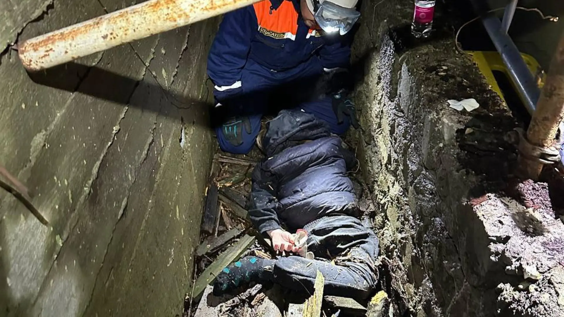 
         Un adolescente sobrevive tras caer de un séptimo piso en el balneario ruso de Sochi 
    