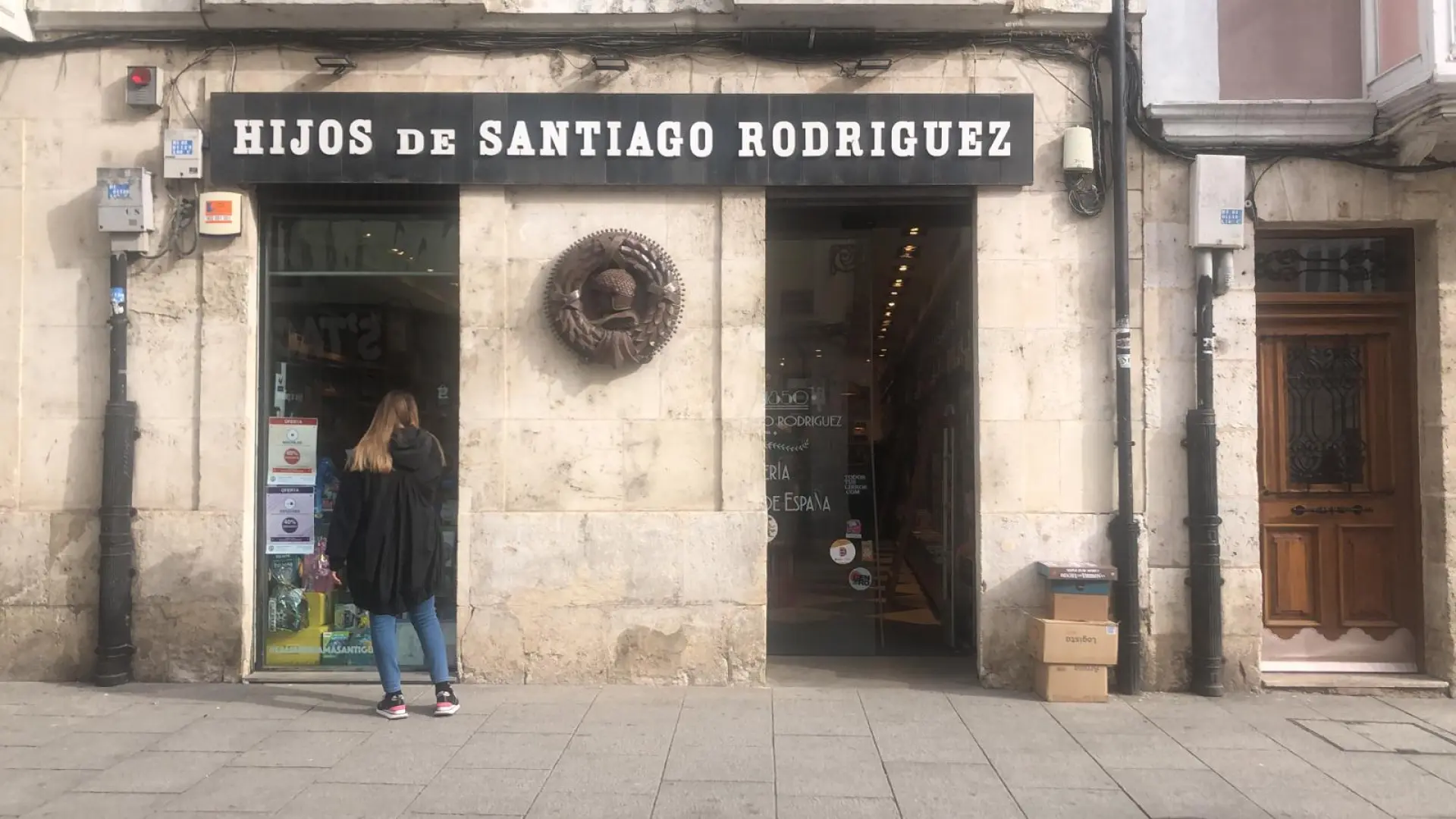 
         El incierto futuro de la librería más antigua de España: Hijos de Santiago Rodríguez entra en concurso de acreedores 
    