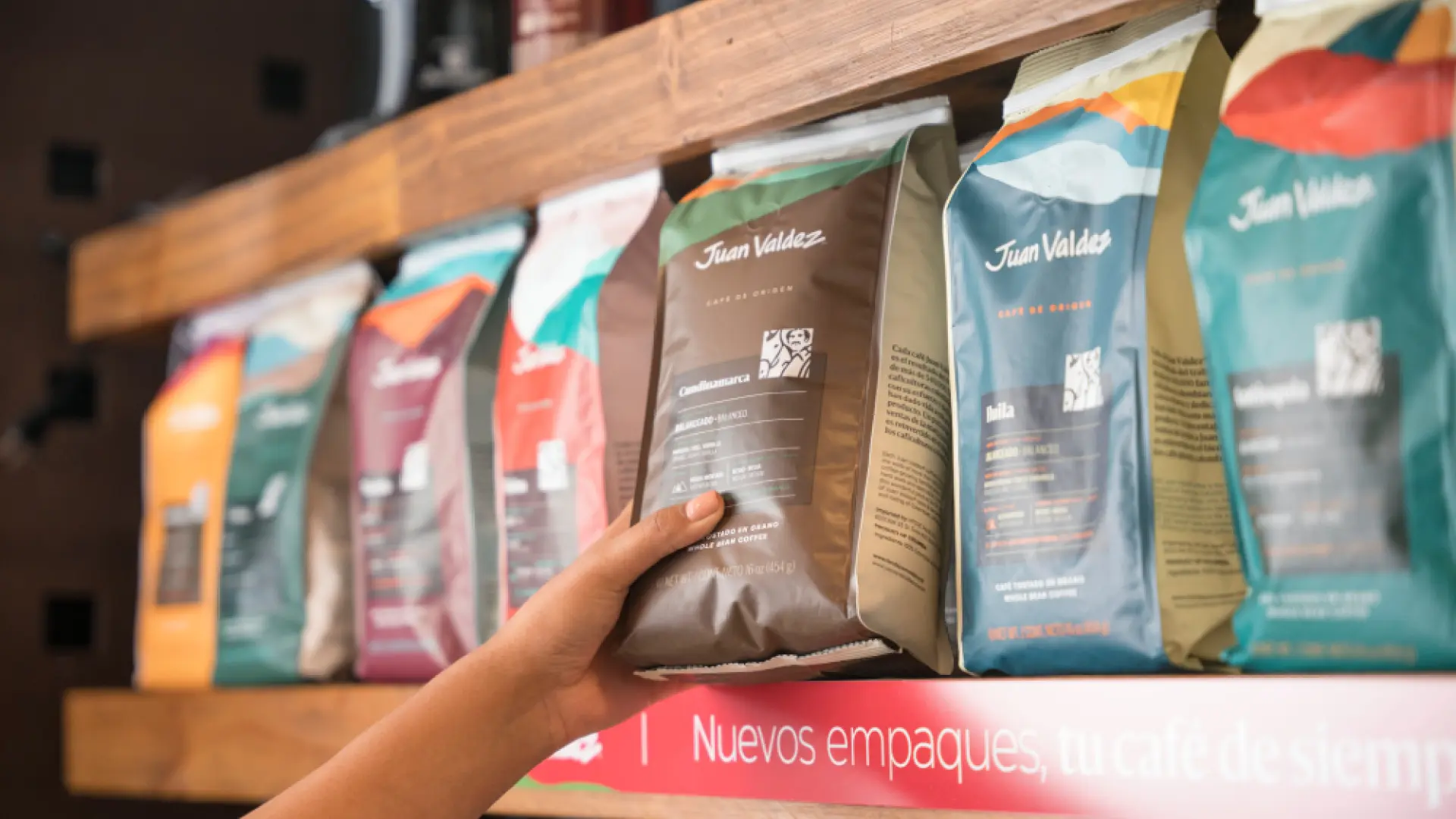 
         La marca Juan Valdez se une a Grupo Lux Internacional para crecer en España 
    