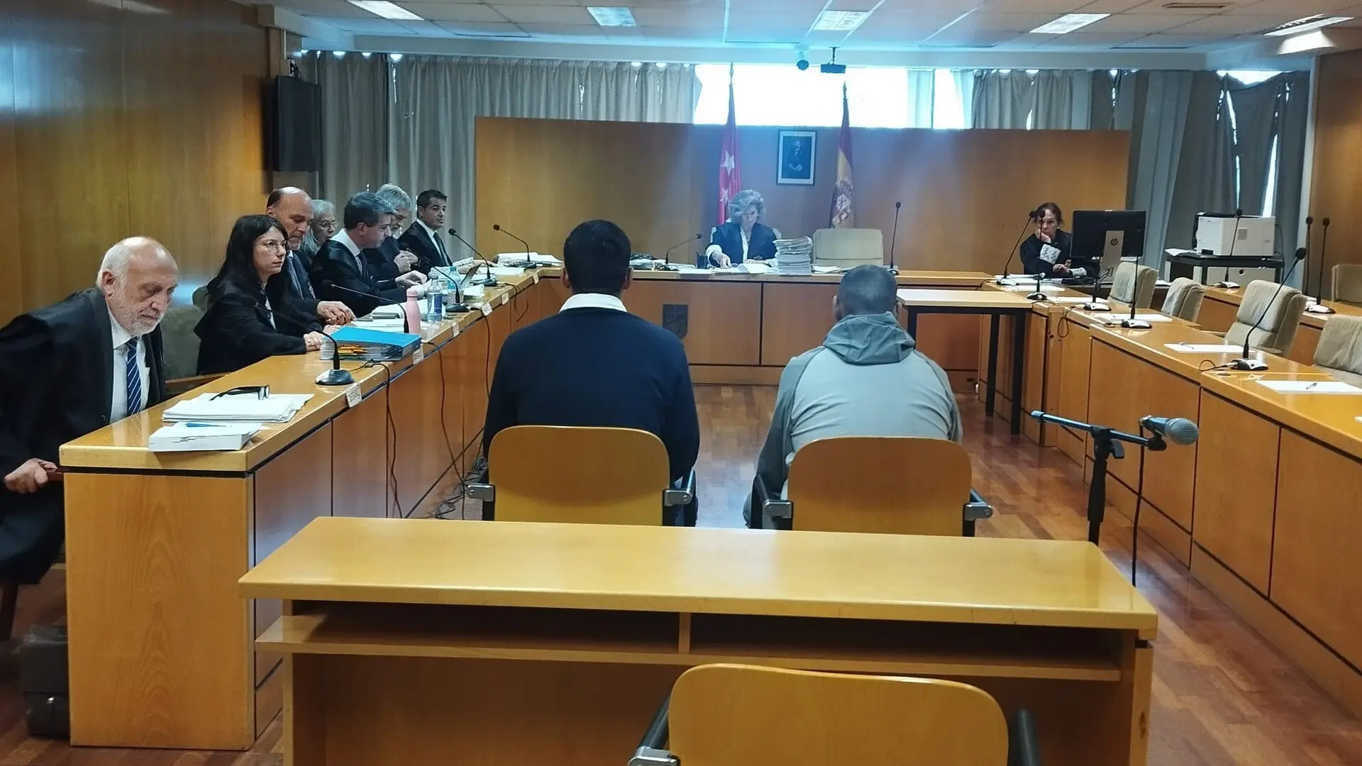 
         La mujer del médico fallecido en el 'pique' de la M-30: "Pude entrar al box y murió en mis brazos" 
    