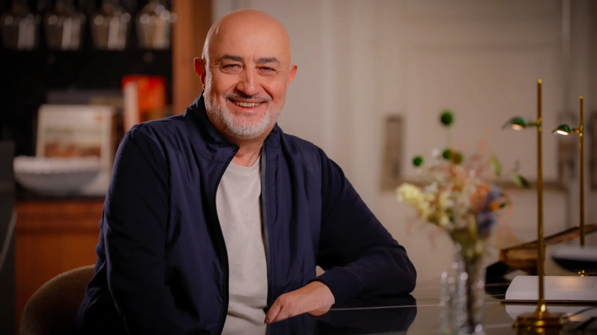 
         Pablo Álvarez, premio Azorín 2026 con una novela de formación: "El SIDA me privó de muchos amigos, yo tenía miedo" 
    