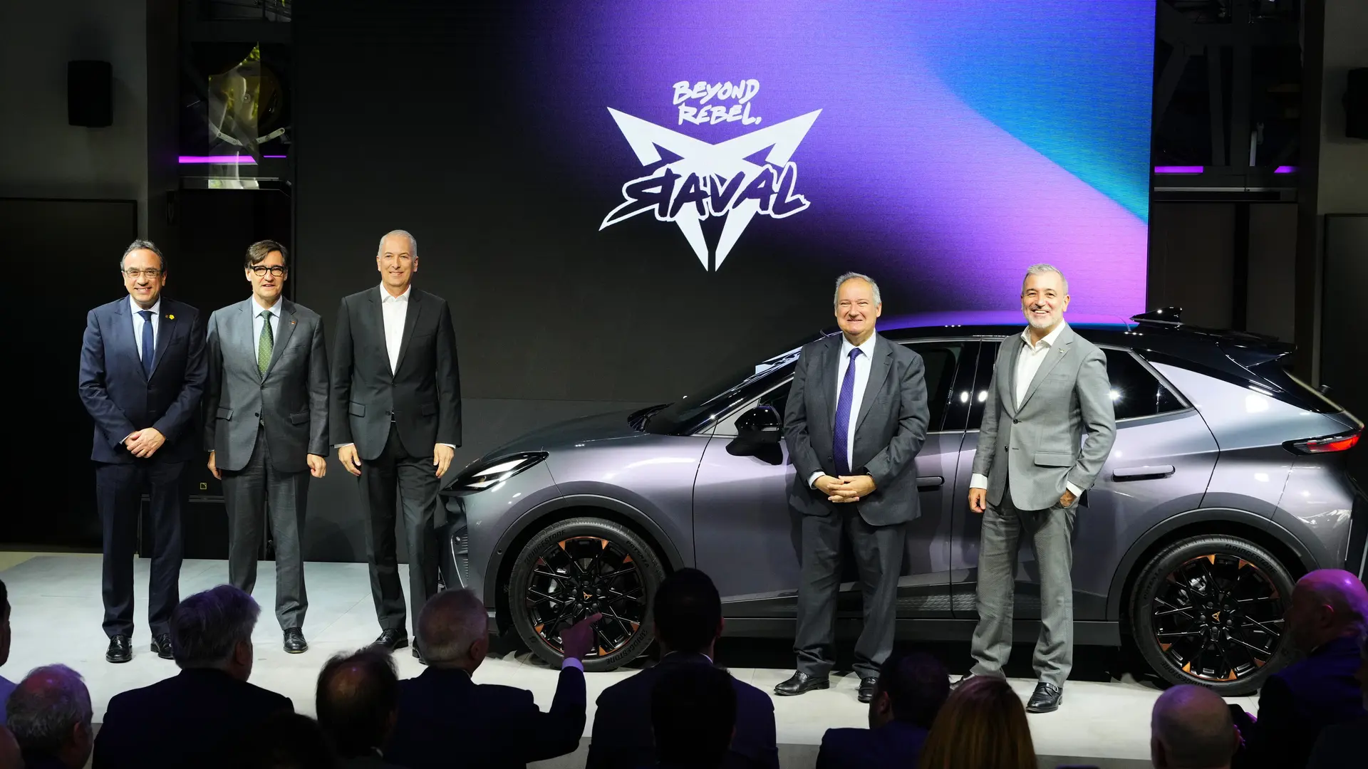 
         Seat presenta el Cupra Raval, su eléctrico más asequible desde 26.000 euros y que fabricará en Martorell 
    