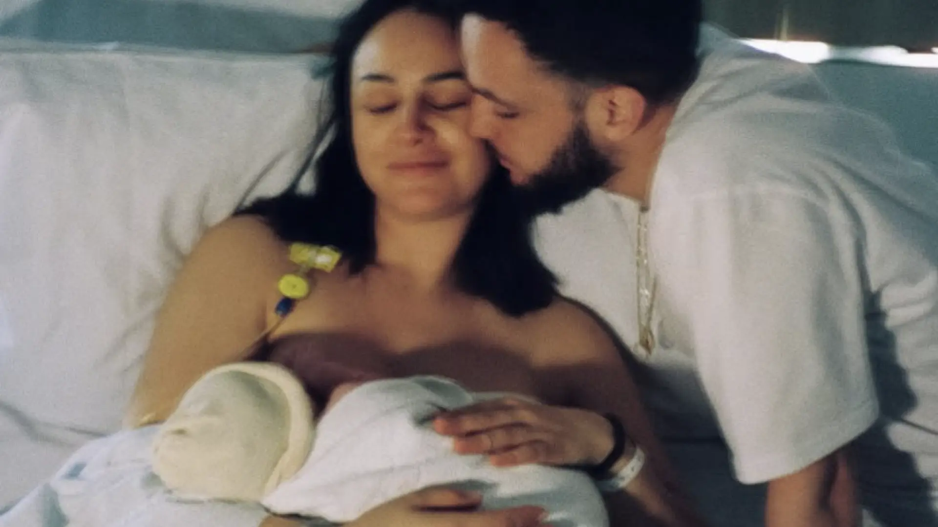 
         C. Tangana y la fotógrafa chilena Rocío Aguirre anuncian que son padres: "Mi familia" 
    