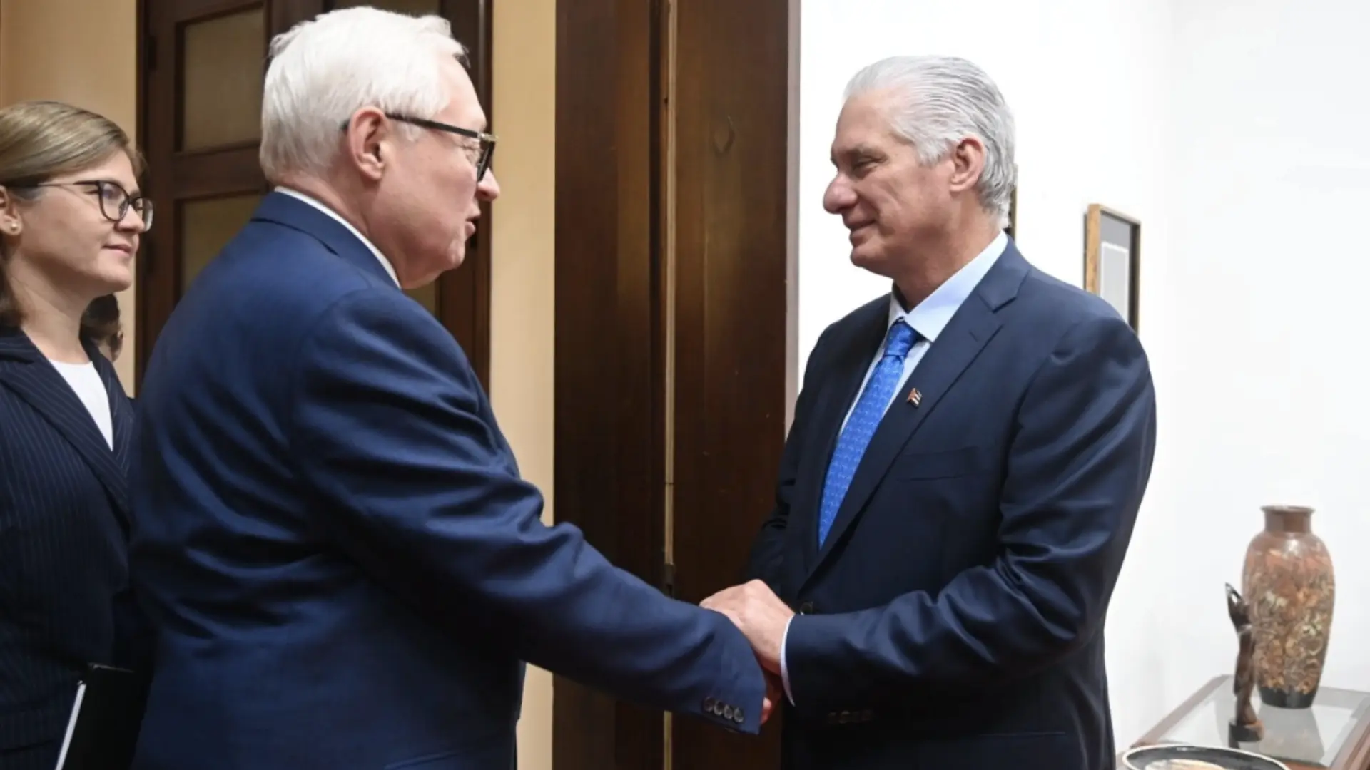 
         El Vicecanciller de Rusia afirma la solidaridad de su país "ciento por ciento" con Cuba 
    