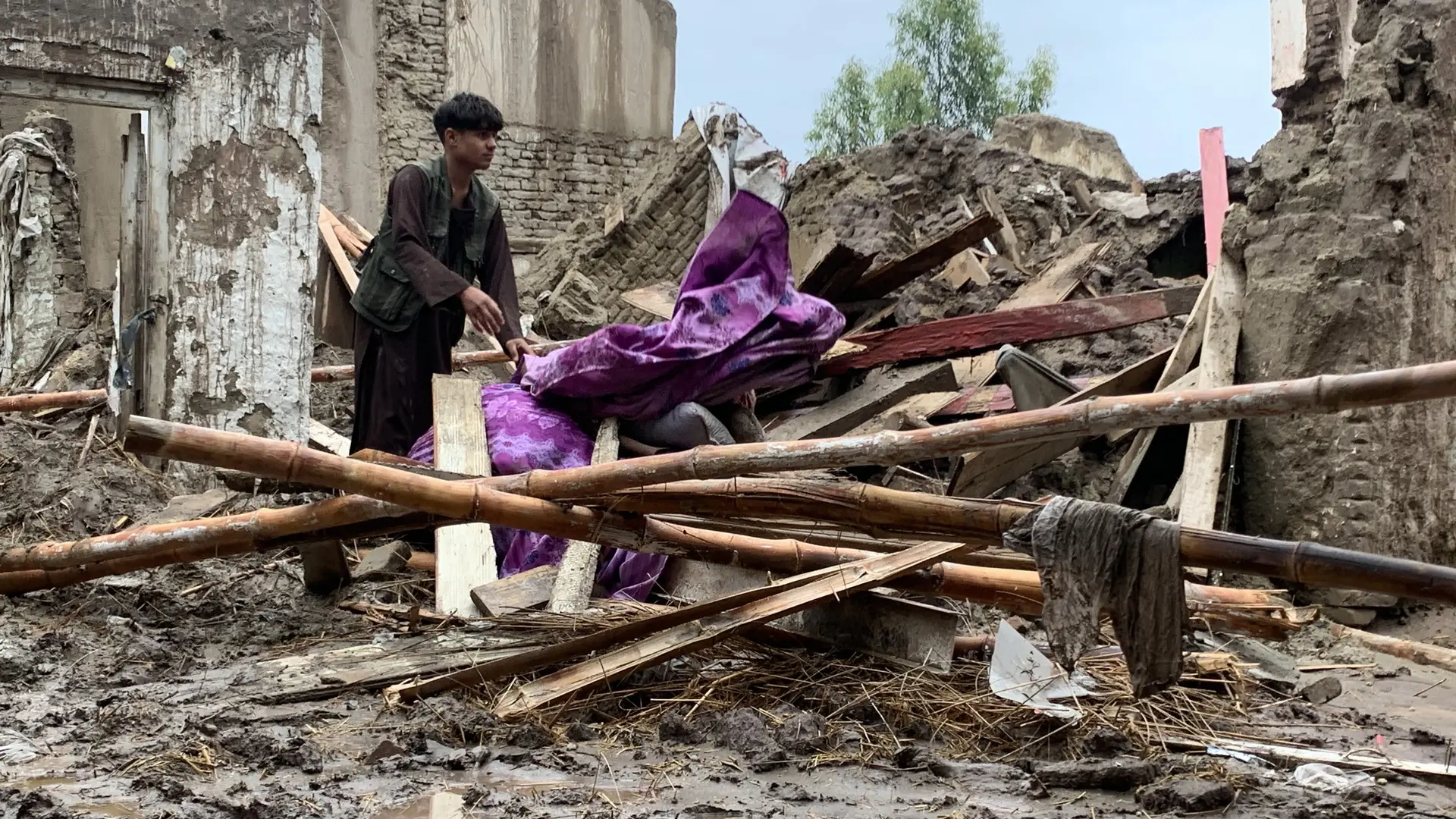 
         Aumentan a cerca de 160 los muertos por las lluvias torrenciales e inundaciones en Afganistán 
    