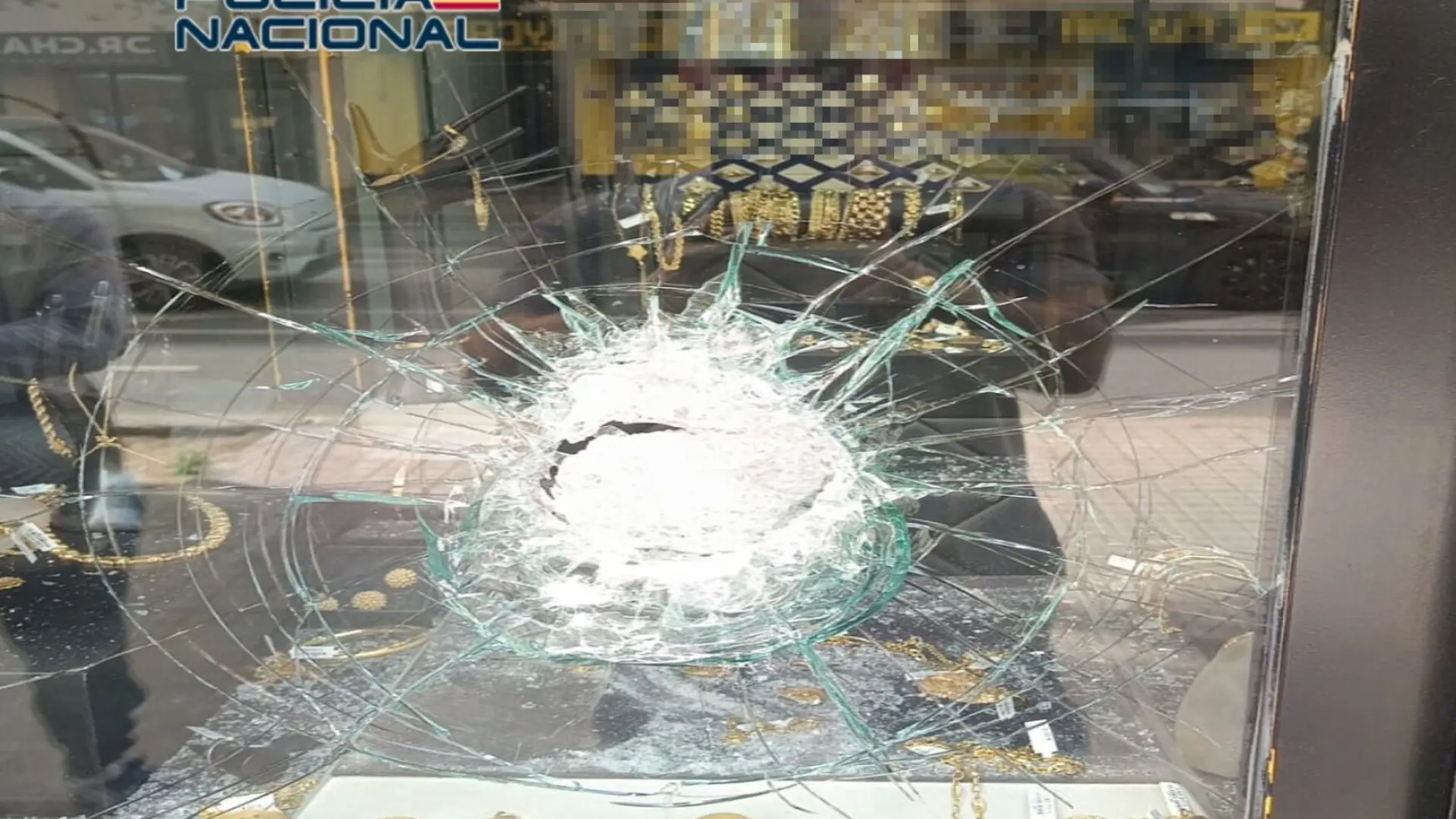 
         Dos detenidos tras cometer un robo con fuerza en una joyería y fugarse con una moto sustraída en Valencia 
    