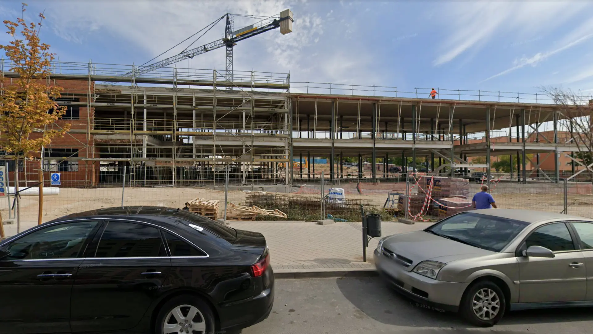 
         Las obras en los centros educativos de Rivas se ralentizan: la fase del colegio Hispanidad fuera de plazo y La Luna espera recontratar 
    