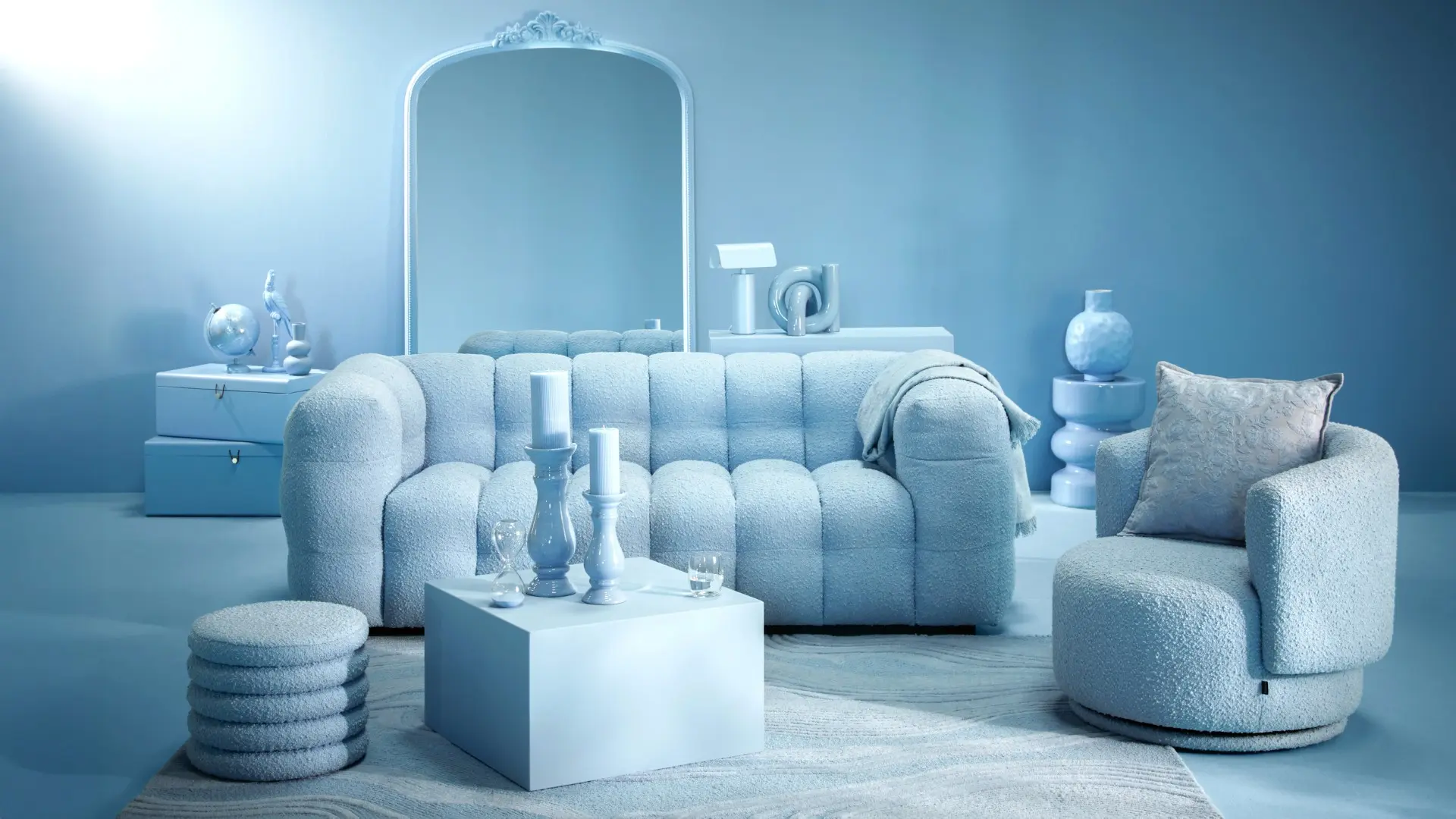 
         Del jersey de 'El diablo viste de Prada' a tu sofá: el azul se convierte en el color estrella en el área de la decoración 
    