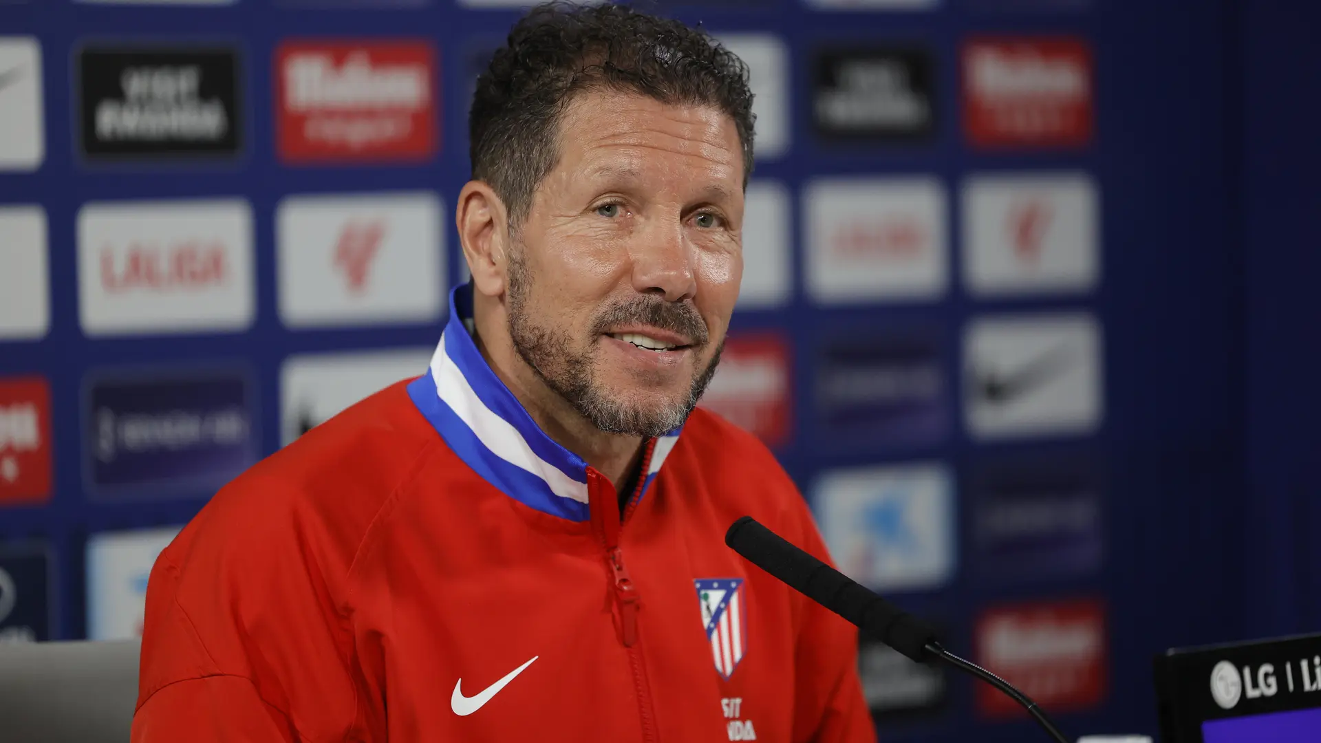 
         Simeone, sobre las presiones del Barcelona a los árbitros: "Vivimos en Madrid y estamos acostumbrados" 
    