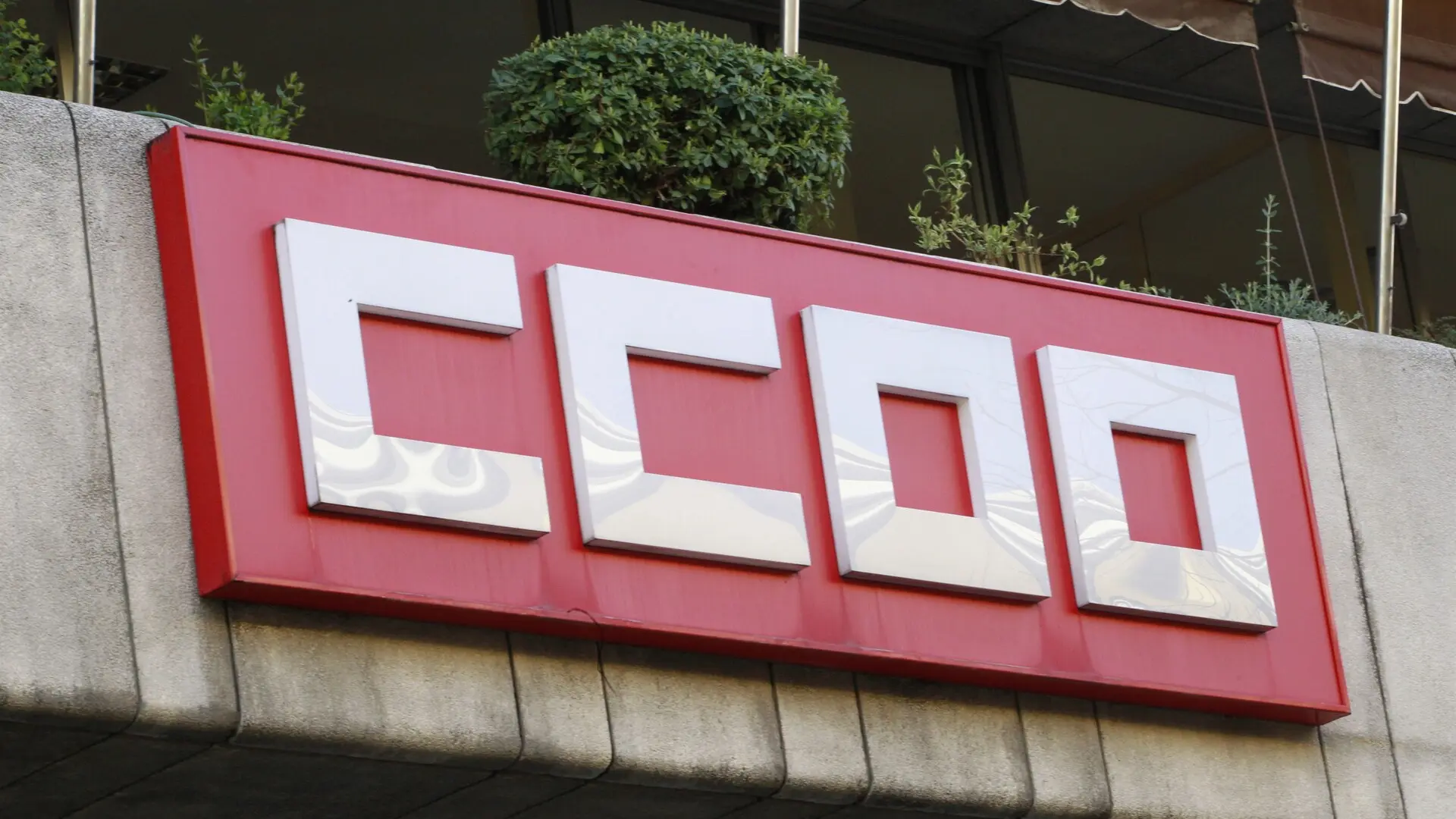 
         CCOO condena el trato vejatorio en 'call centers' tras la detención de siete personas por lanzar tartazos a los empleados 
    