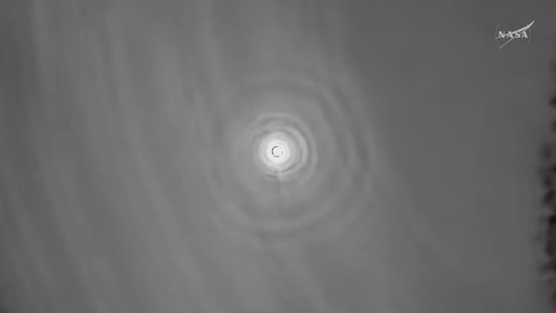 El espectacular momento de la reentrada de Orion a la Tierra, como una bola de fuego: 13 minutos críticos y a 40.000 kilómetros por hora