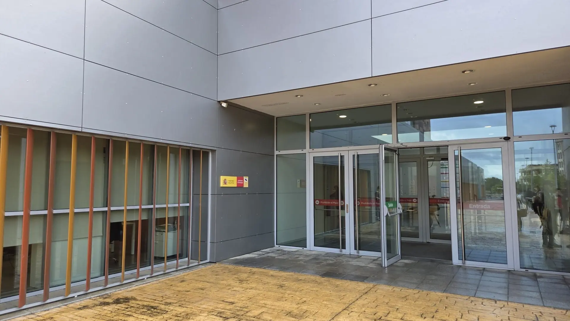 
         Absuelven a un hombre en Badajoz que abofeteó a su pareja para evitar que se tirara por un balcón 
    