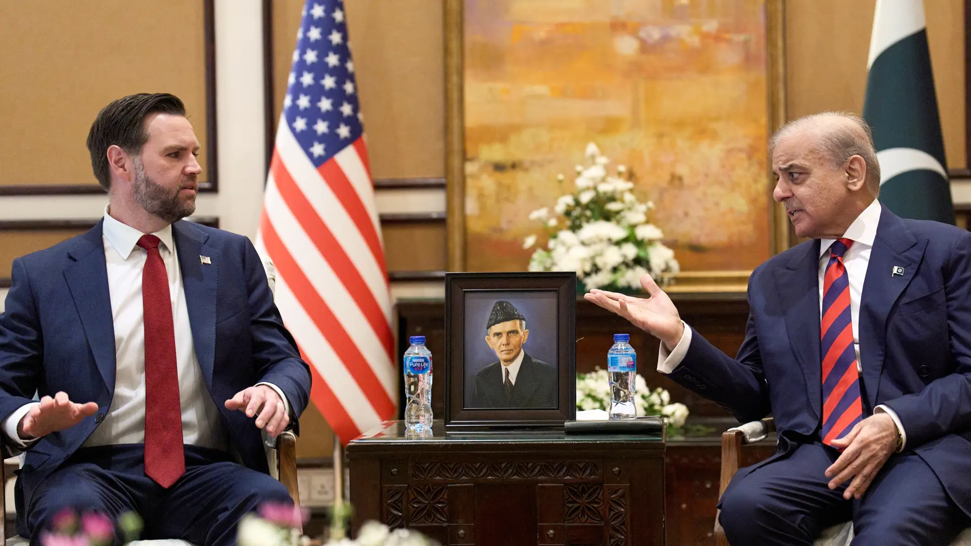 EEUU e Irán negocian las condiciones para la paz mientras Washington envía destructores para desminar Ormuz