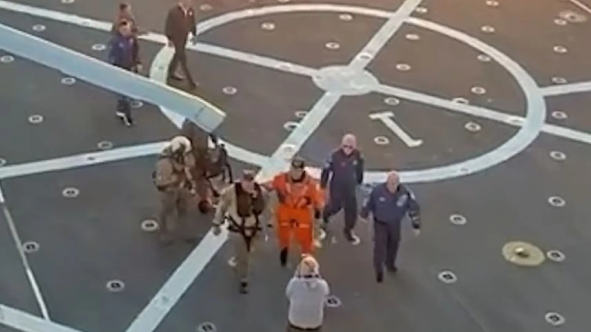 
         Los problemas de los astronautas de la Artemis II para caminar tras diez días viviendo sin gravedad 
    