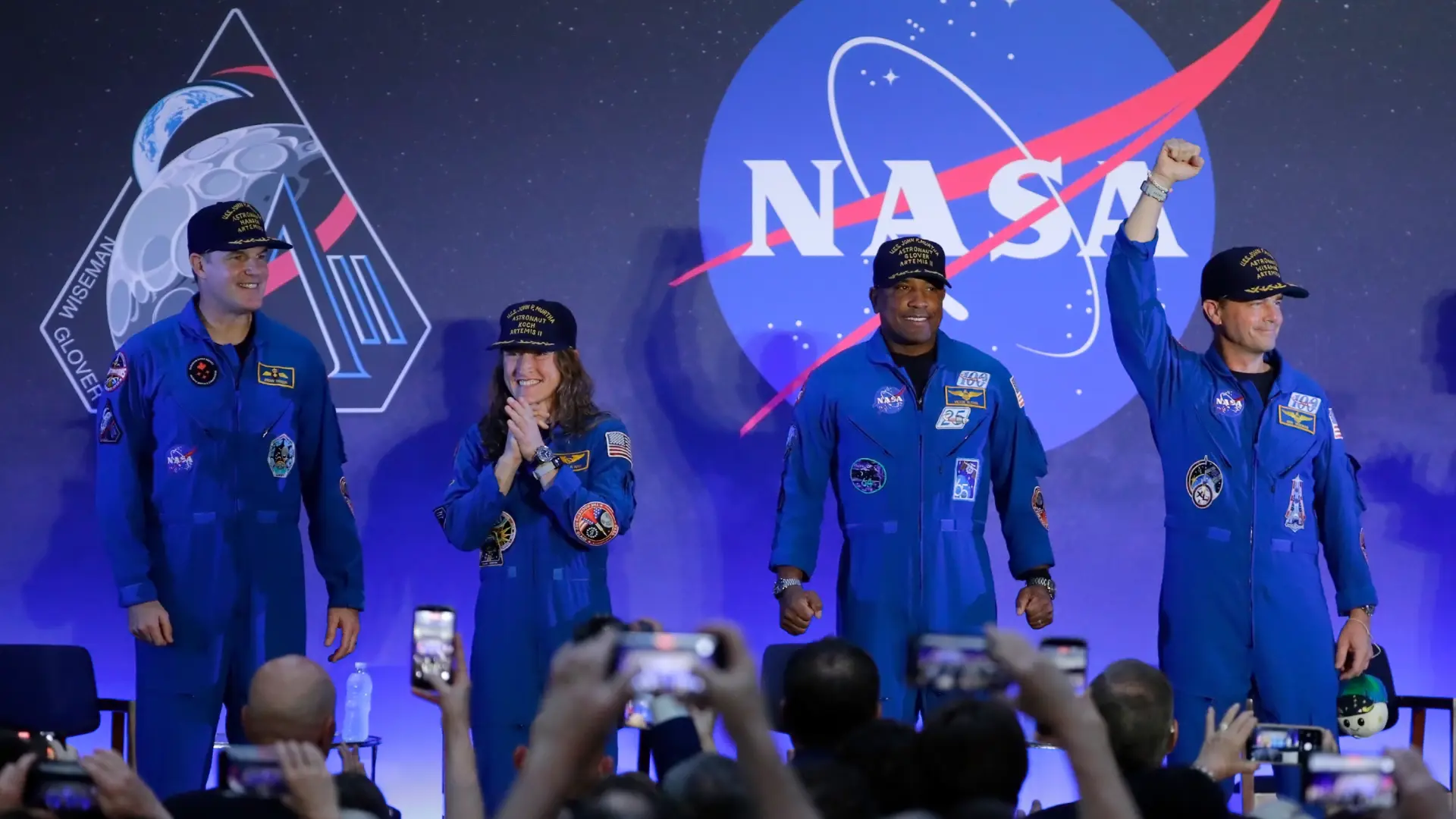 
         El emotivo mensaje de los cuatro astronautas de Artemis II tras su misión a la Luna: "Éramos un espejo de la raza humana" 
    