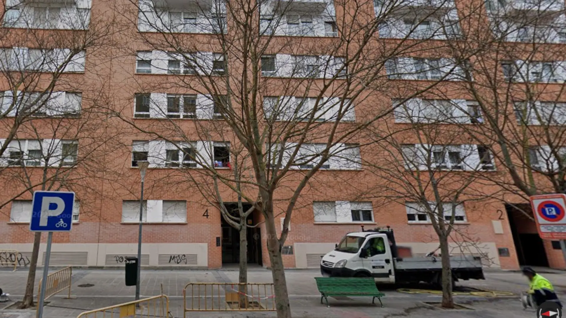 
         Investigan la muerte de una mujer de 37 años tras precipitarse de una vivienda en Pamplona 
    