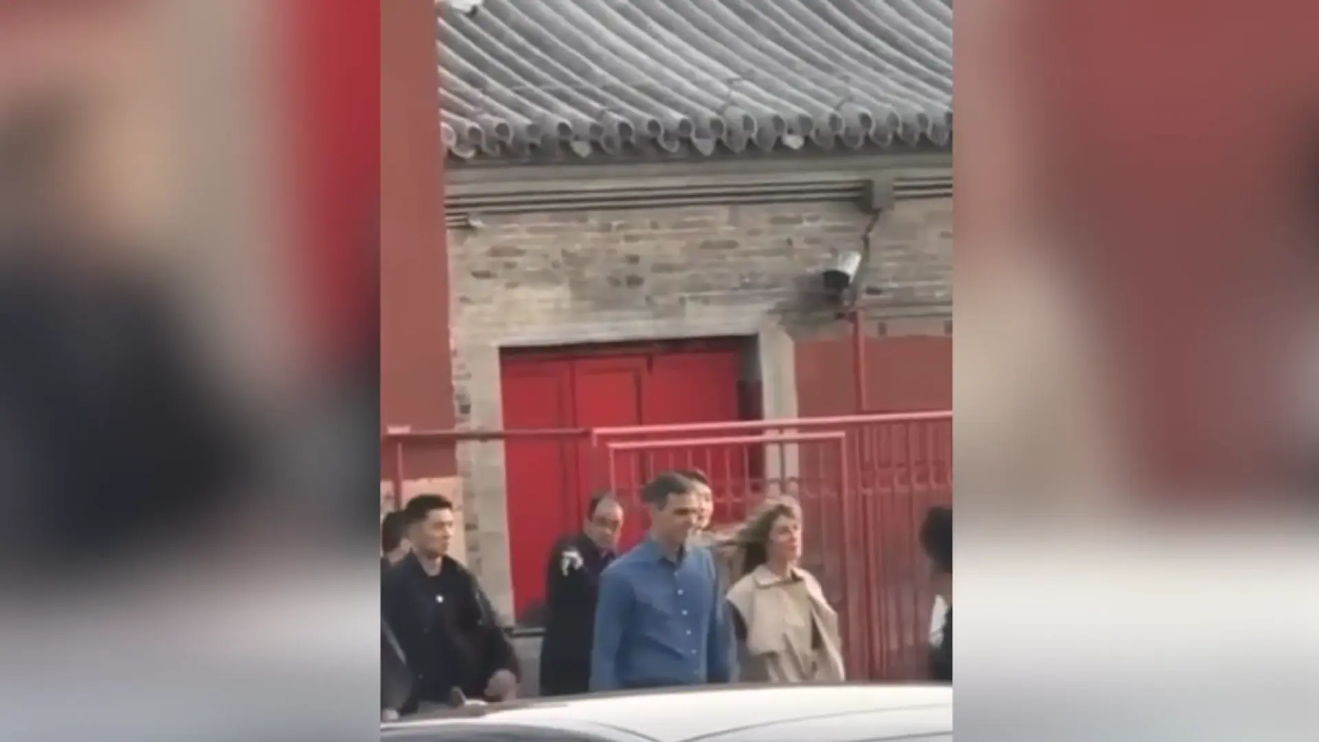 
         Pedro Sánchez y Begoña Gómez aprovechan para hacer turismo en la visita oficial a China: visita al Palacio de Verano de Pekín 
    